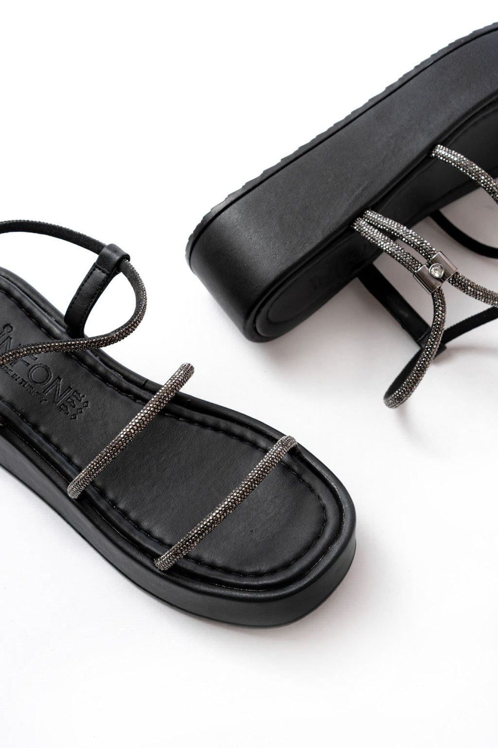 Ayakkabı Aşkı Siyah Platin Taşlı Dolgu Topuklu Kadın Sandalet