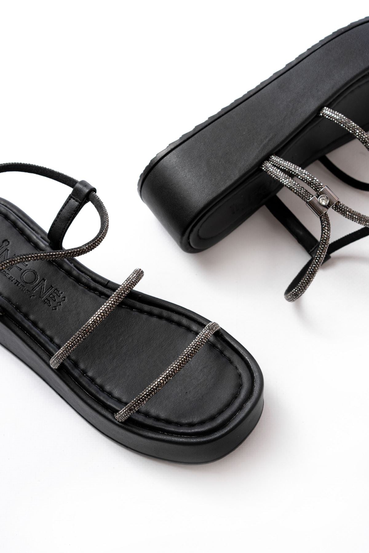 Ayakkabı Aşkı Siyah Platin Taşlı Dolgu Topuklu Kadın Sandalet