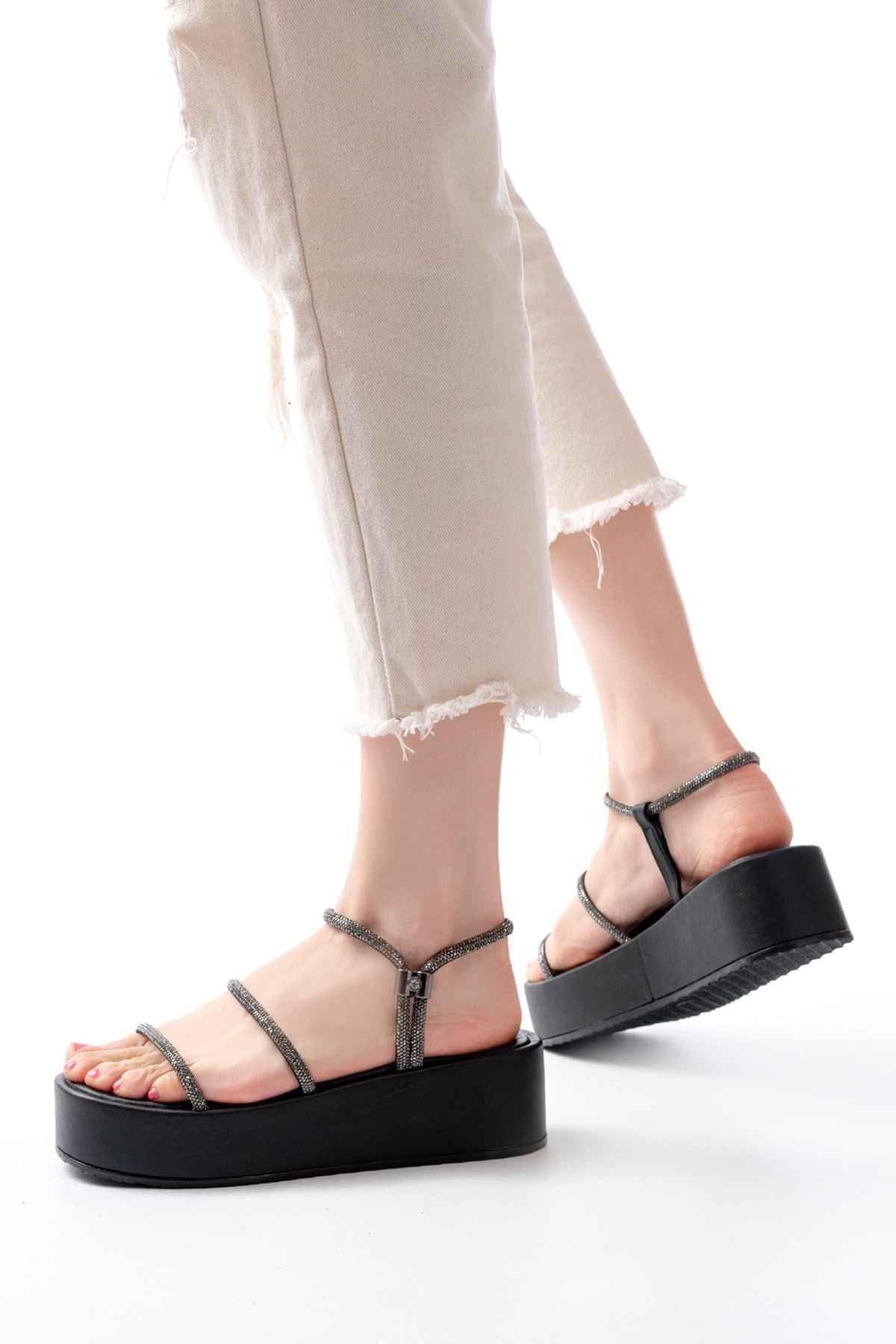 Ayakkabı Aşkı 861-1008 Siyah Platin Taşlı Dolgu Topuklu Kadın Sandalet