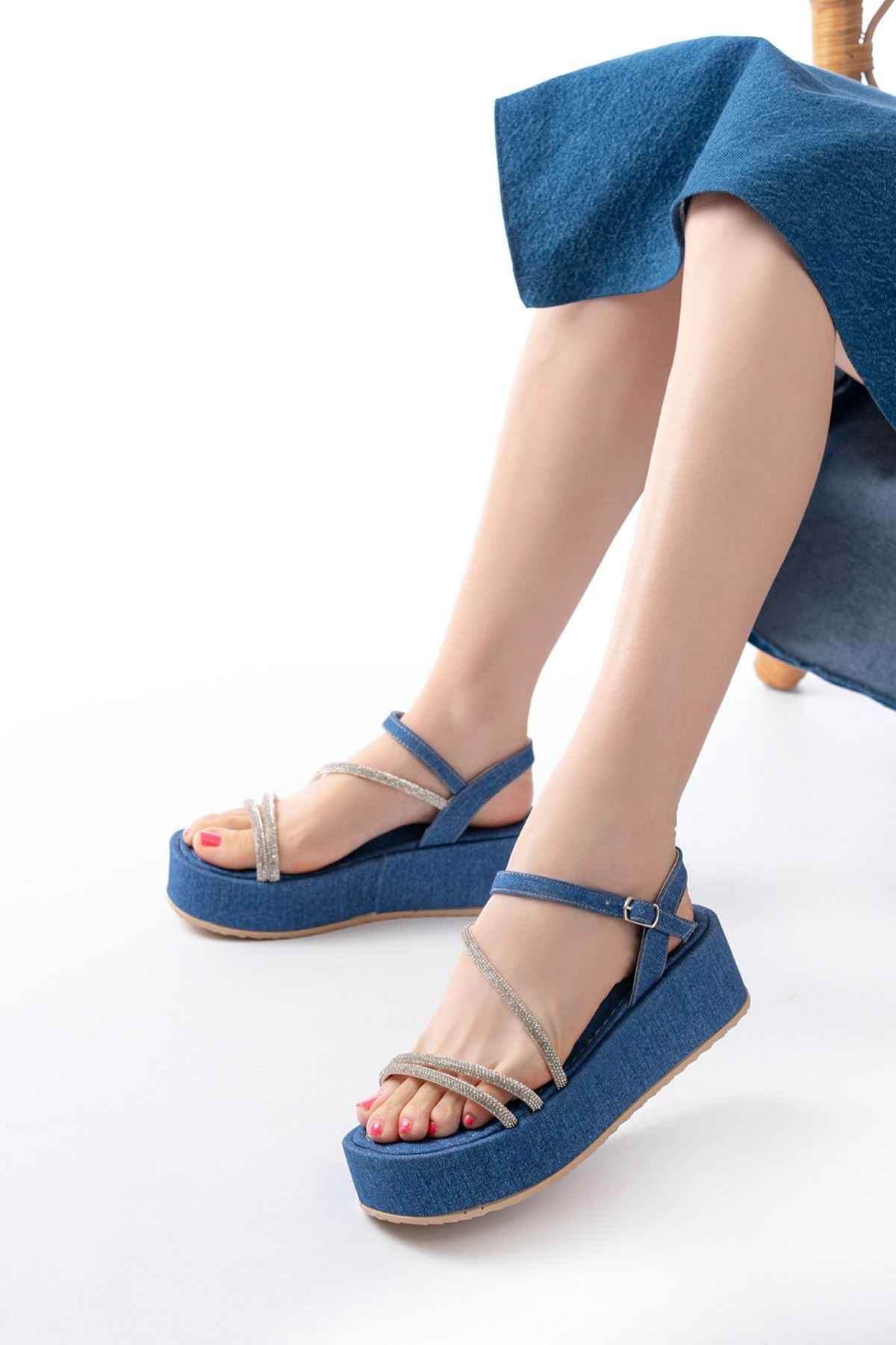 Ayakkabı Aşkı 861-1017 Mavi Kot Taşlı Dolgu Topuklu Kadın Sandalet