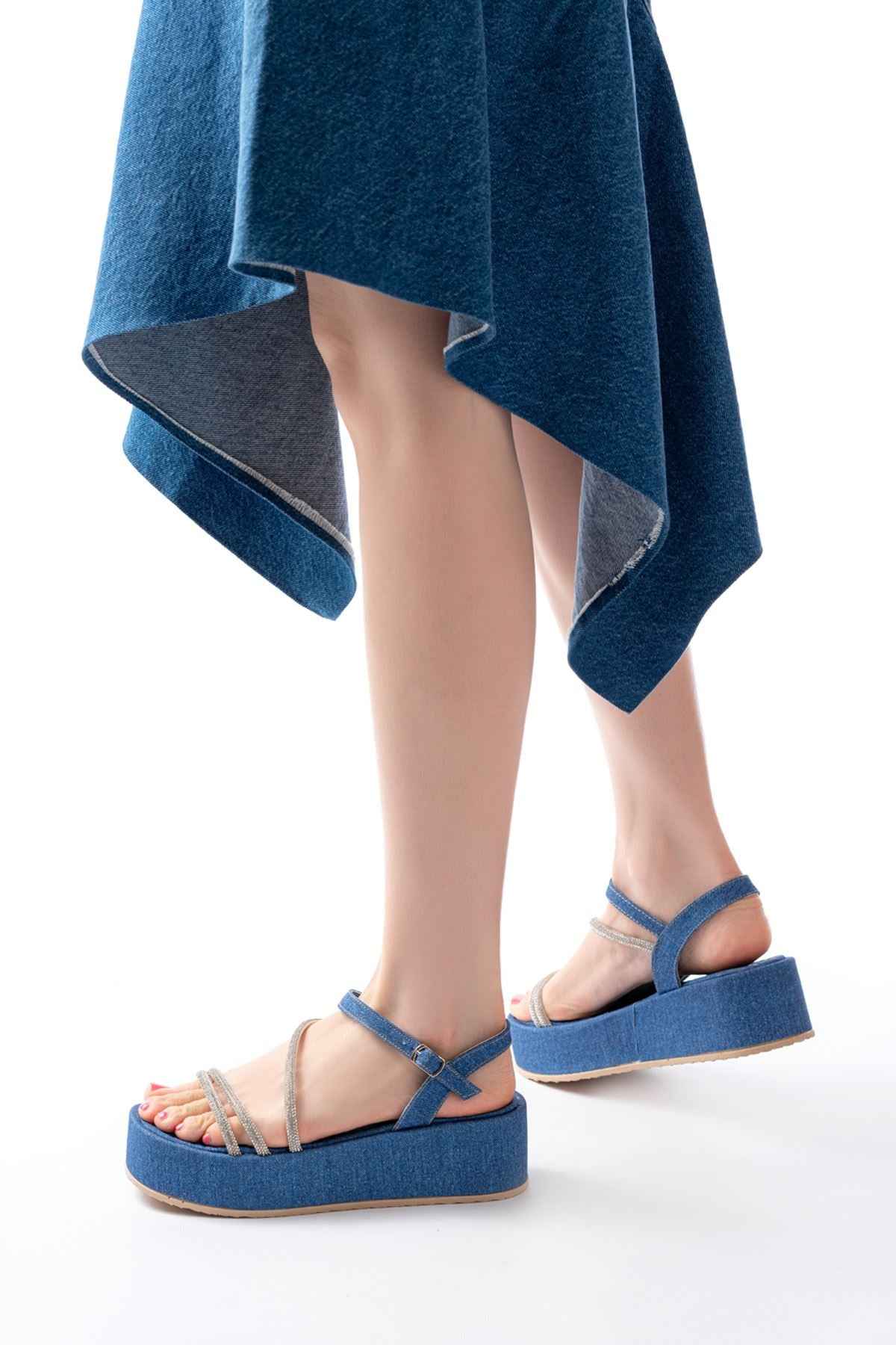 Ayakkabı Aşkı 861-1017 Mavi Kot Taşlı Dolgu Topuklu Kadın Sandalet