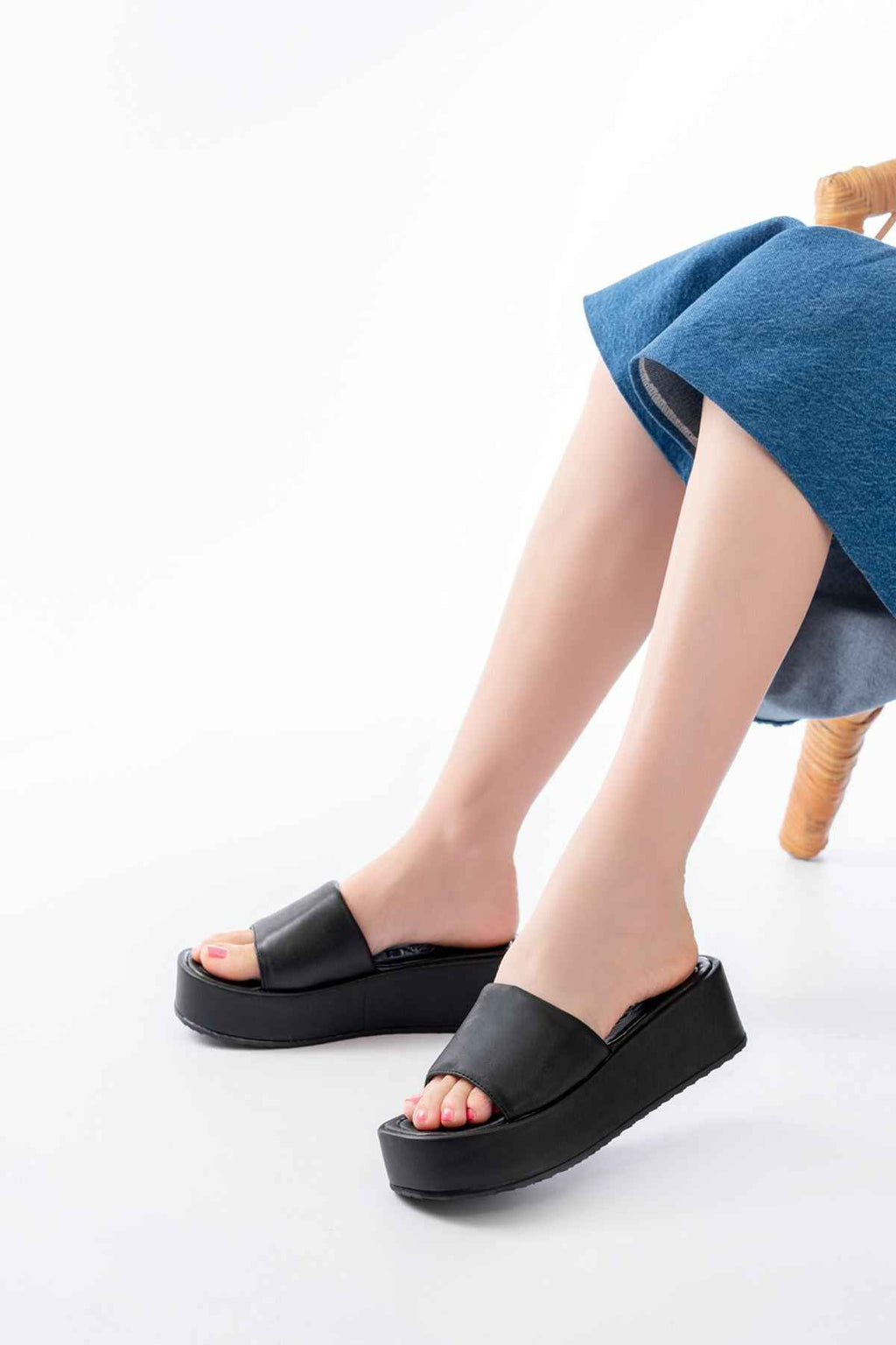 Ayakkabı Aşkı 861-1033 Siyah Dolgu Topuklu Kadın Terlik