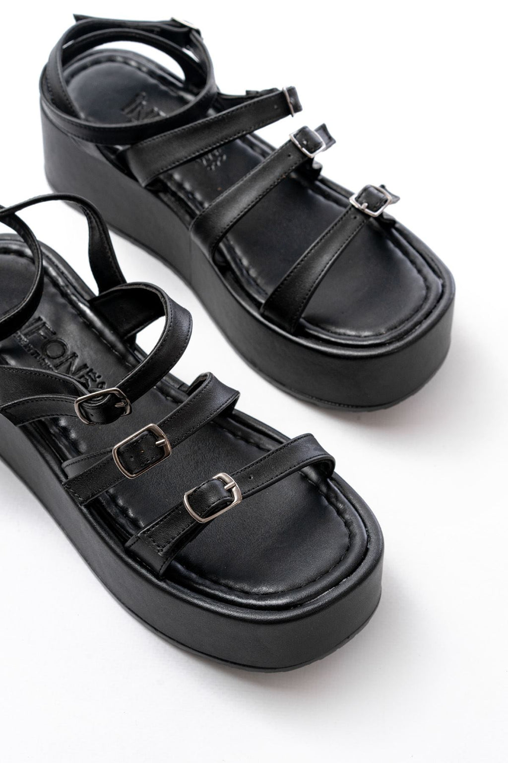 Ayakkabı Aşkı Siyah Tokalı Bilekten Bağlamalı Dolgu Kadın Sandalet