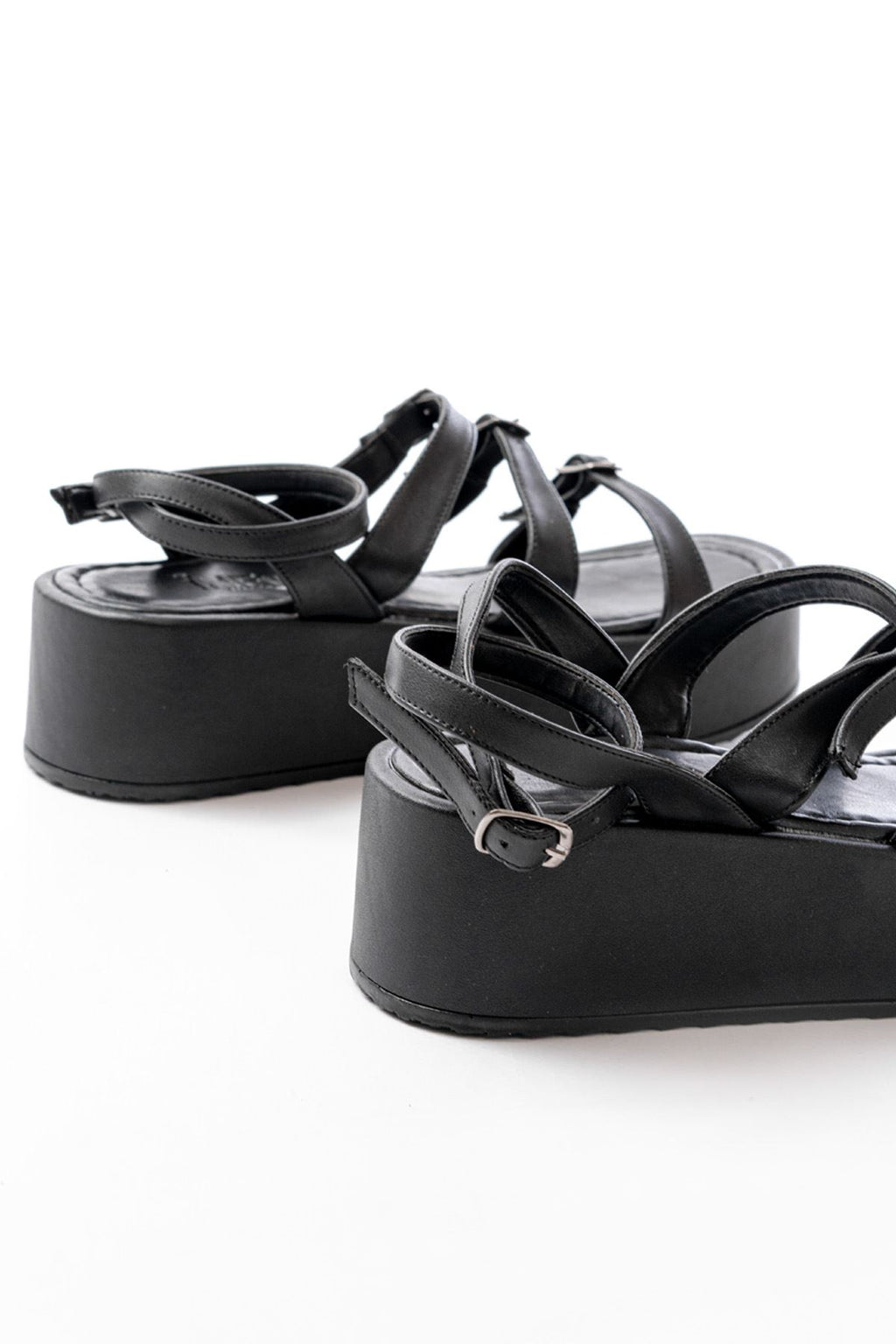 Ayakkabı Aşkı Siyah Tokalı Bilekten Bağlamalı Dolgu Kadın Sandalet