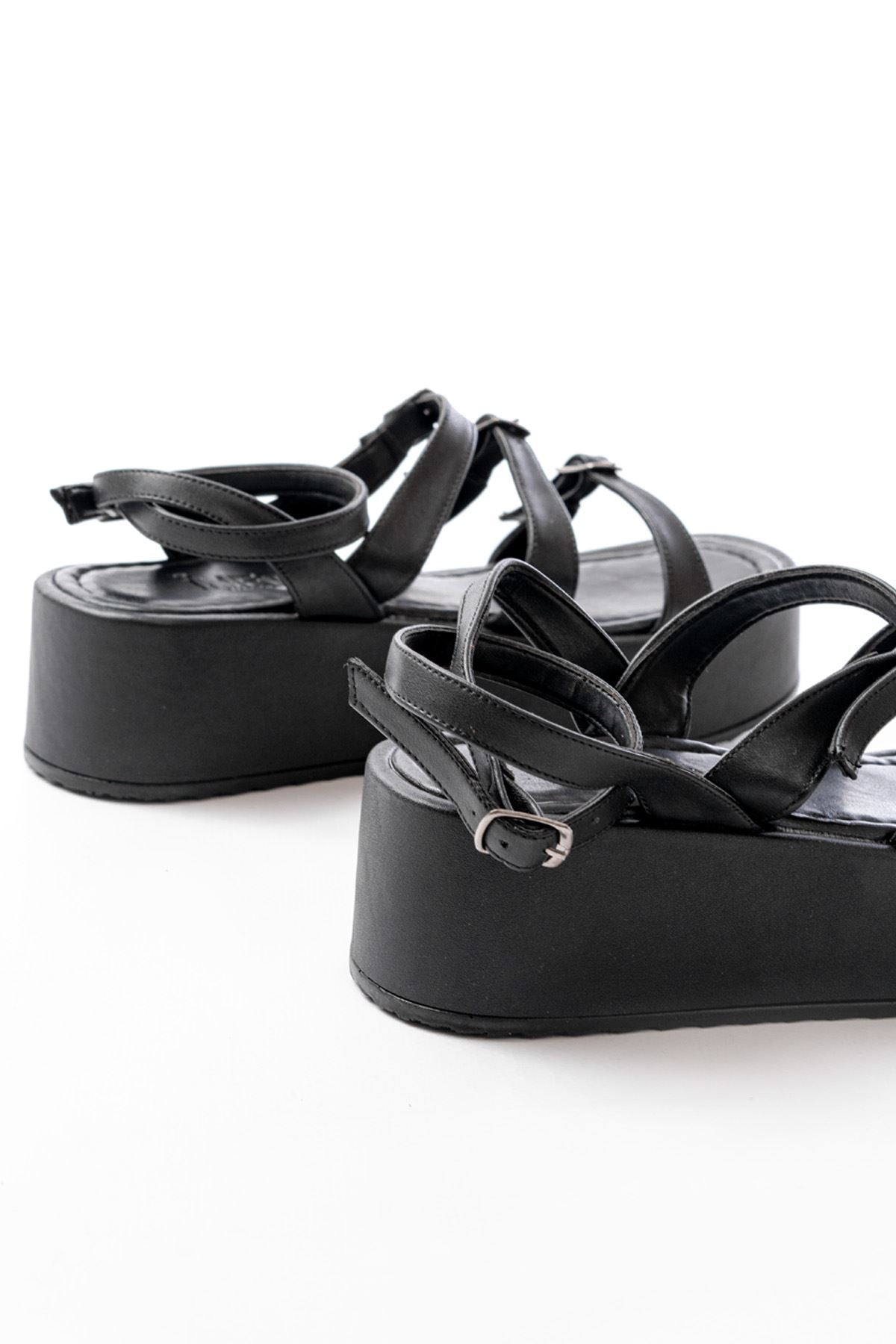 Ayakkabı Aşkı Siyah Tokalı Bilekten Bağlamalı Dolgu Kadın Sandalet