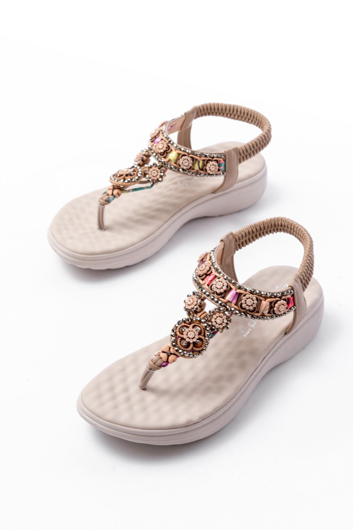 Ayakkabı Aşkı Bej Taşlı Arka Lastikli Parmak Arası Kadın Sandalet - Ayakkabı Aşkı