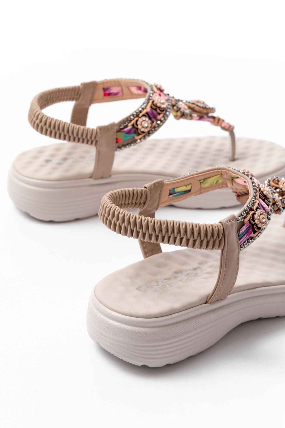 Ayakkabı Aşkı Dm-609 Bej Taşlı Arka Lastikli Parmak Arası Kadın Sandalet