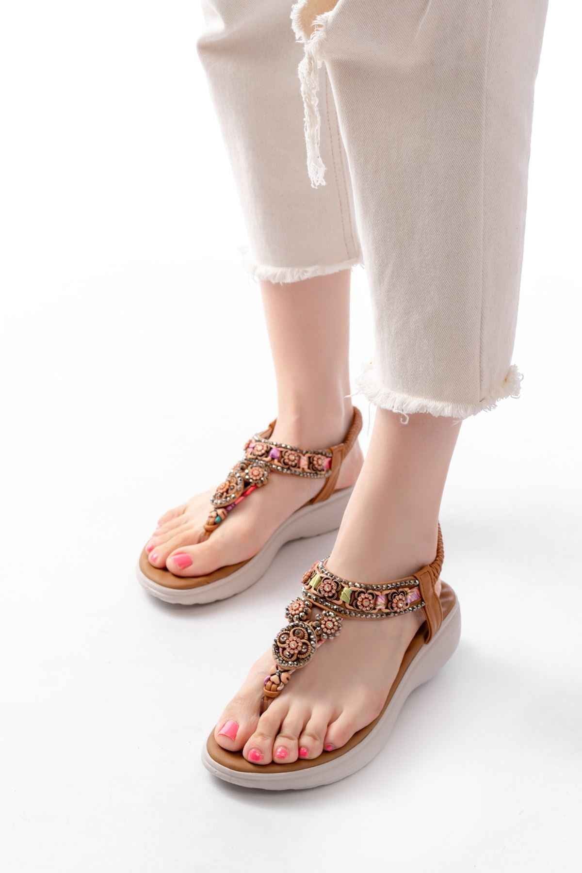 Ayakkabı Aşkı Dm-609 Taba Taşlı Arka Lastikli Parmak Arası Kadın Sandalet
