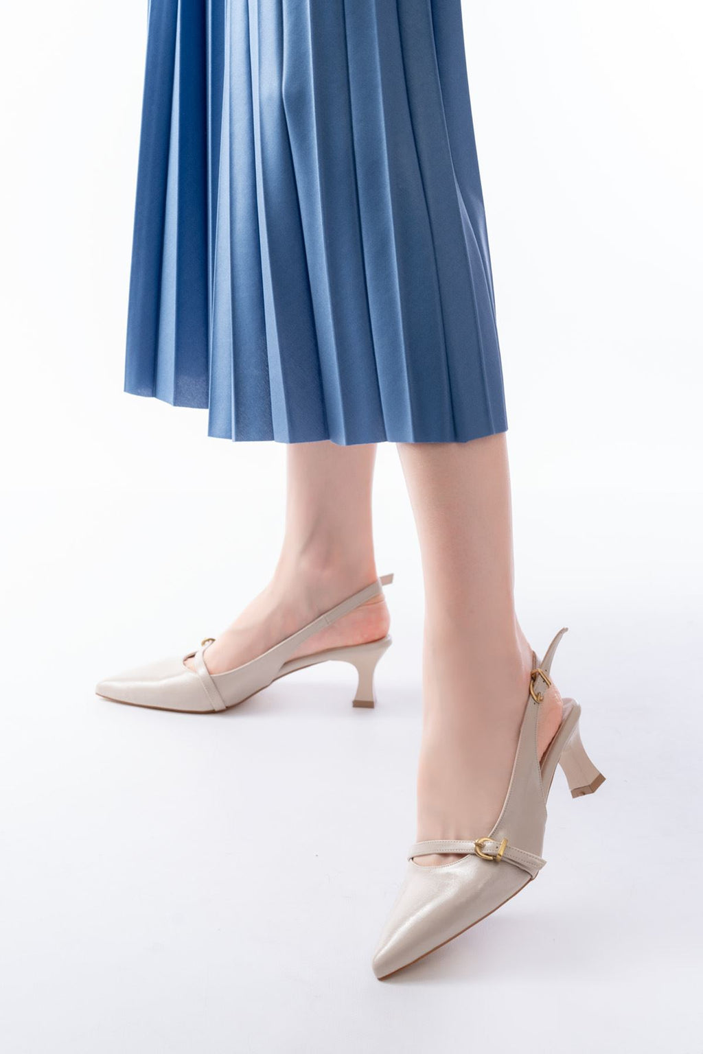 Ayakkabı Aşkı Bej Rugan Baret Tokalı Arkası Açık Günlük Kadın Sandalet - Ayakkabı Aşkı