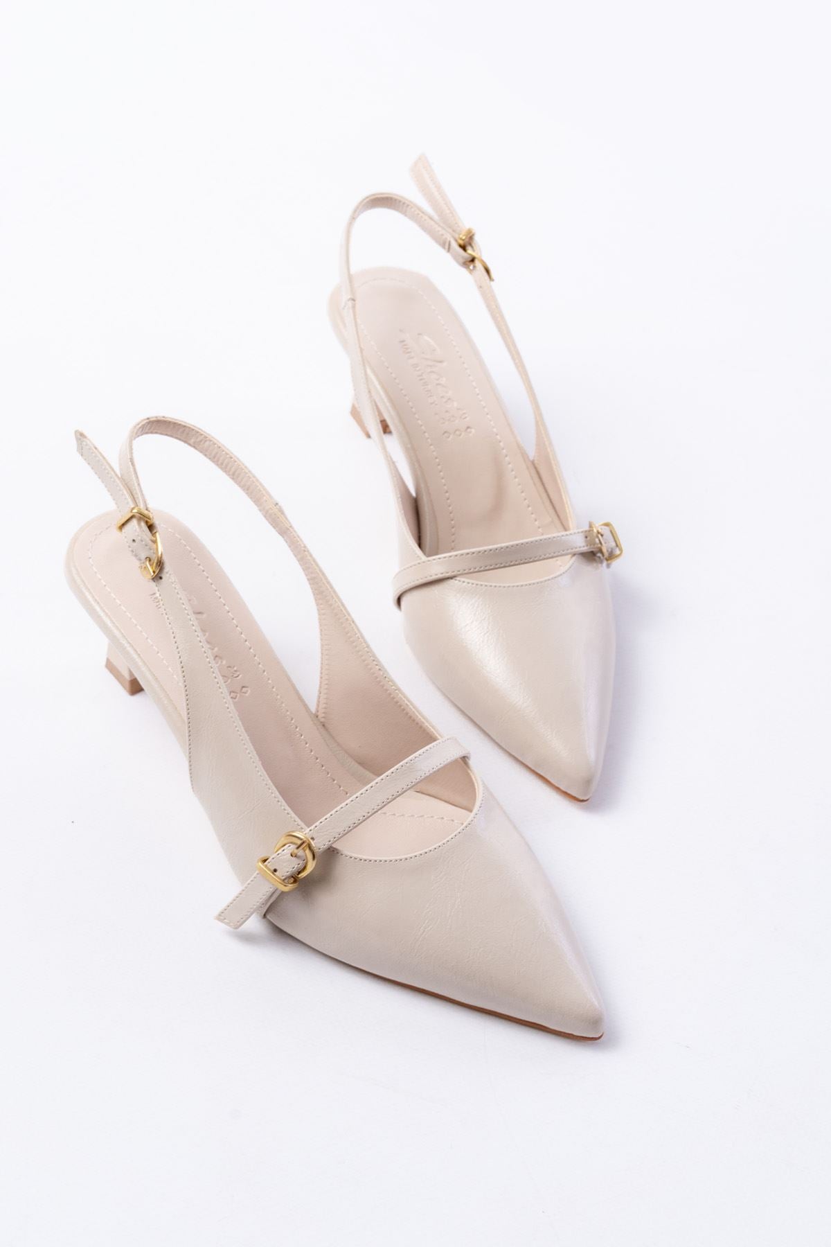 Ayakkabı Aşkı Bej Rugan Baret Tokalı Arkası Açık Günlük Kadın Sandalet