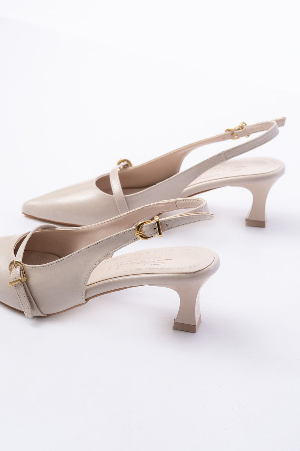 Ayakkabı Aşkı Bej Rugan Baret Tokalı Arkası Açık Günlük Kadın Sandalet - Ayakkabı Aşkı