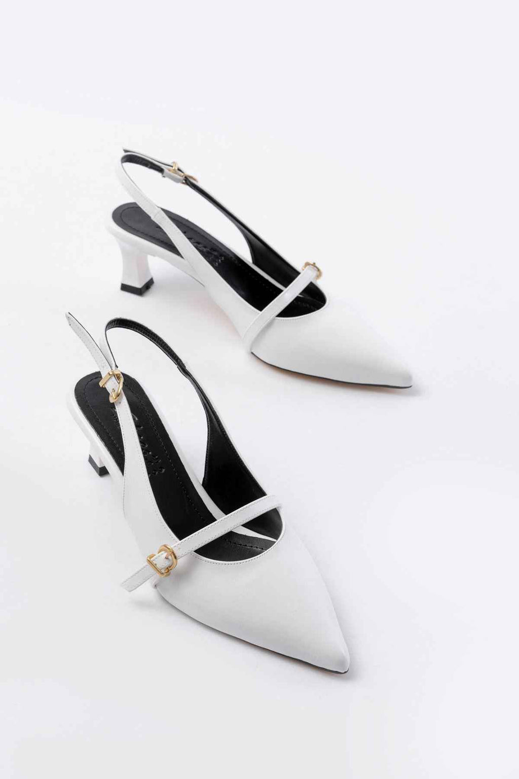 Ayakkabı Aşkı H-470 Beyaz Rugan Baret Tokalı Arkası Açık Günlük Kadın Sandalet