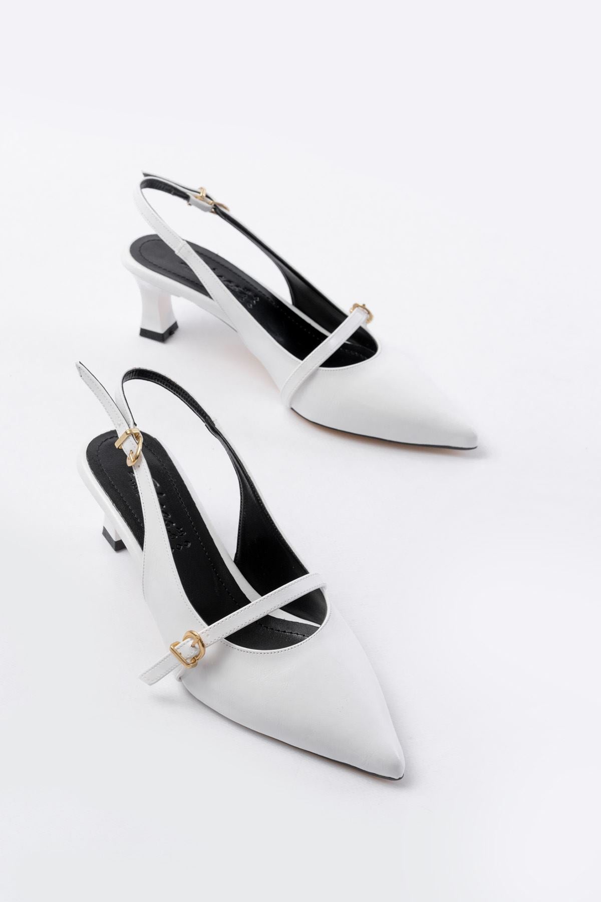 Ayakkabı Aşkı Beyaz Rugan Baret Tokalı Arkası Açık Günlük Kadın Sandalet - Ayakkabı Aşkı