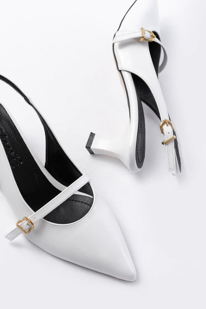 Ayakkabı Aşkı Beyaz Rugan Baret Tokalı Arkası Açık Günlük Kadın Sandalet