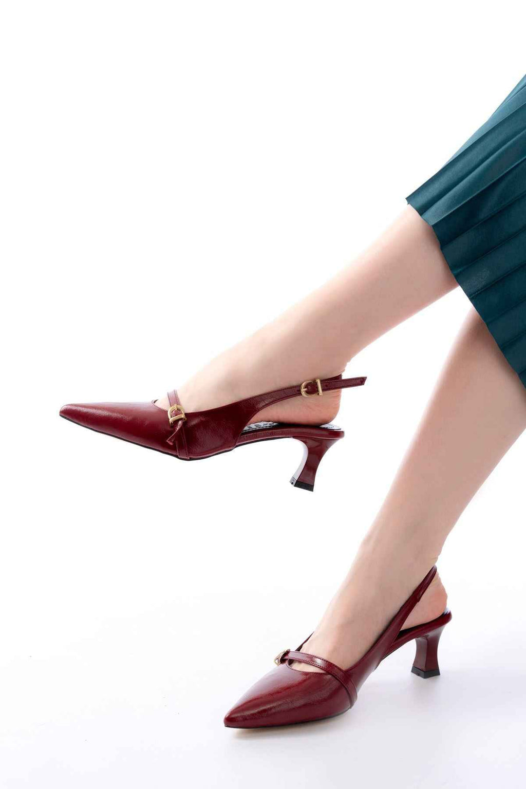 Ayakkabı Aşkı H-470 Bordo Rugan Baret Tokalı Arkası Açık Günlük Kadın Sandalet