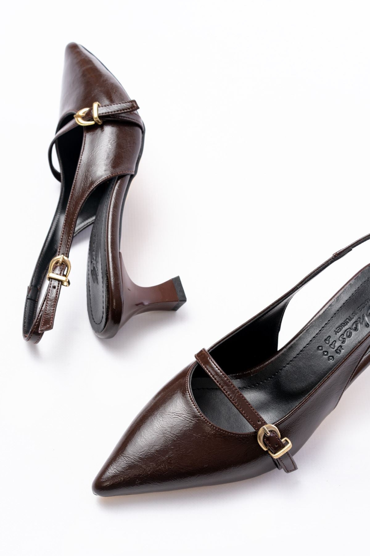 Ayakkabı Aşkı Kahve Rugan Baret Tokalı Arkası Açık Günlük Kadın Sandalet - Ayakkabı Aşkı