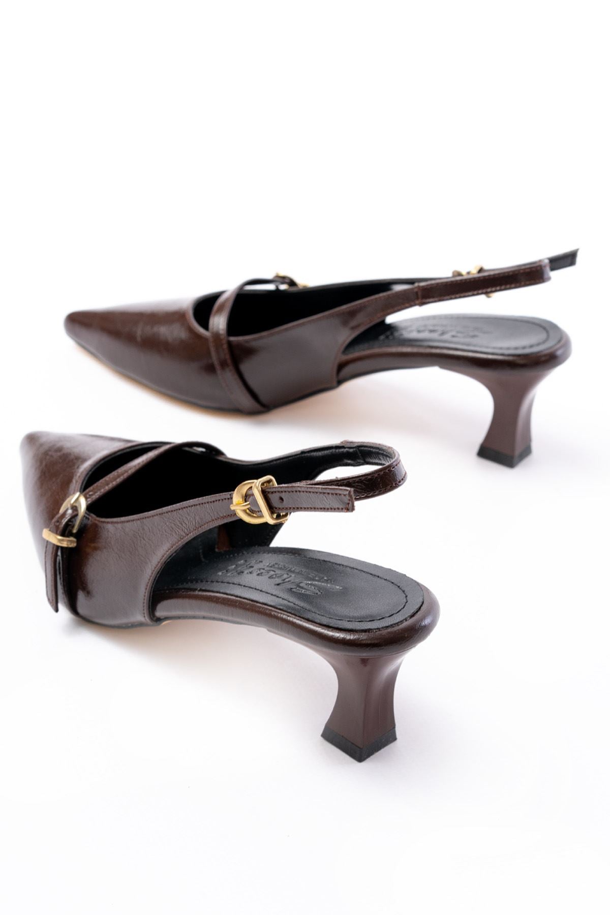 Ayakkabı Aşkı Kahve Rugan Baret Tokalı Arkası Açık Günlük Kadın Sandalet