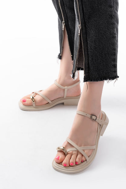 Ayakkabı Aşkı Bej Parmak Arası Taş Detaylı Günlük Kadın Sandalet