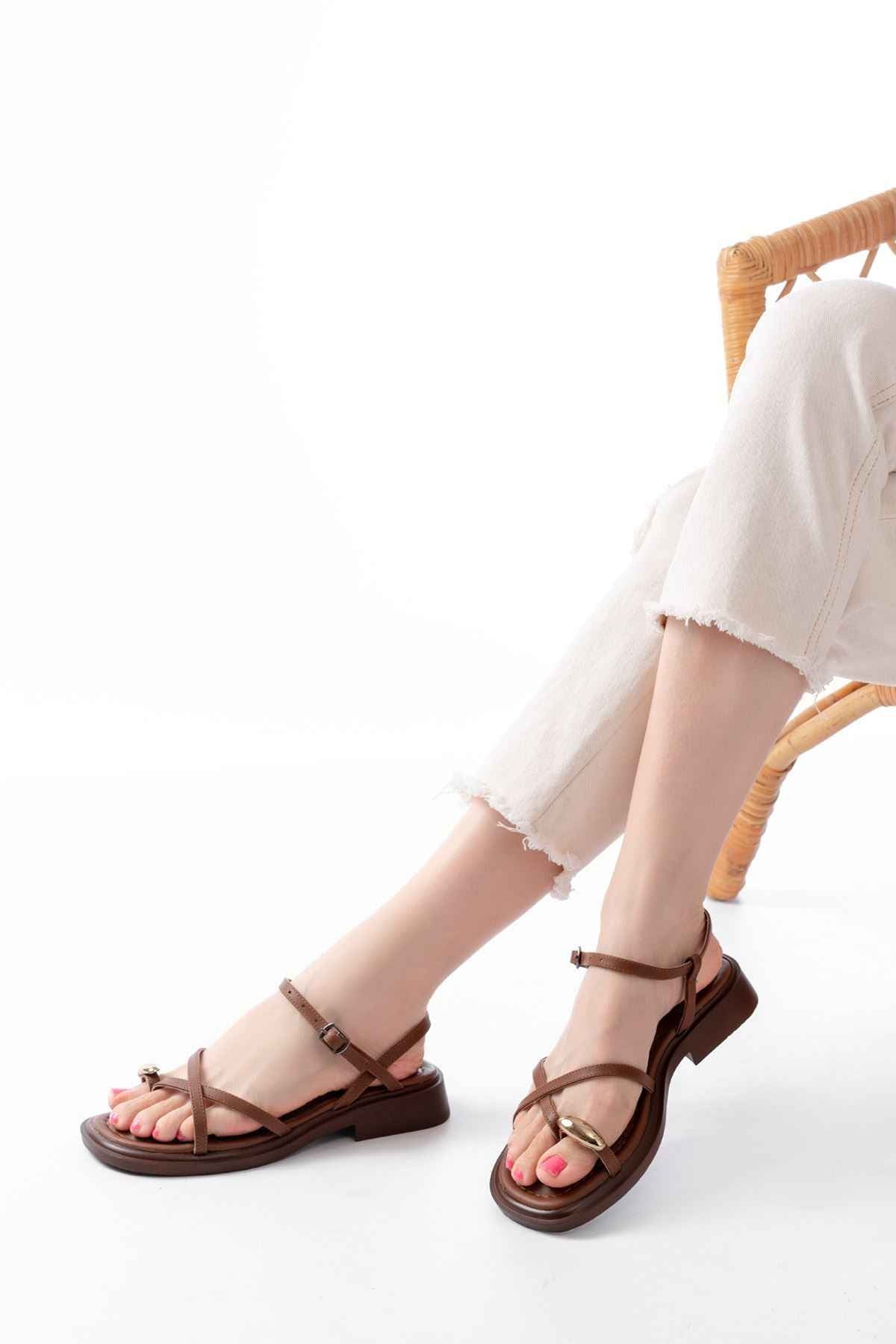 Ayakkabı Aşkı S-101 Taba Parmak Arası Taş Detaylı Günlük Kadın Sandalet