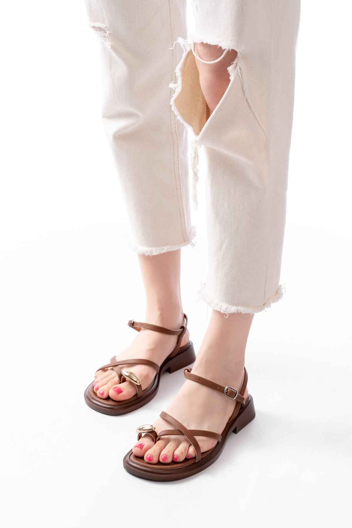 Ayakkabı Aşkı S-101 Taba Parmak Arası Taş Detaylı Günlük Kadın Sandalet