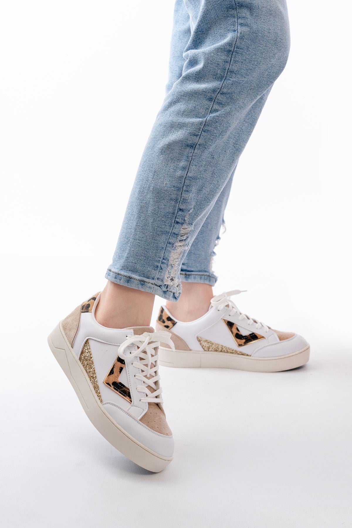 Ayakkabı Aşkı Beyaz Leopar Desenli Bağcıklı Kadın Spor Ayakkabı - Ayakkabı Aşkı