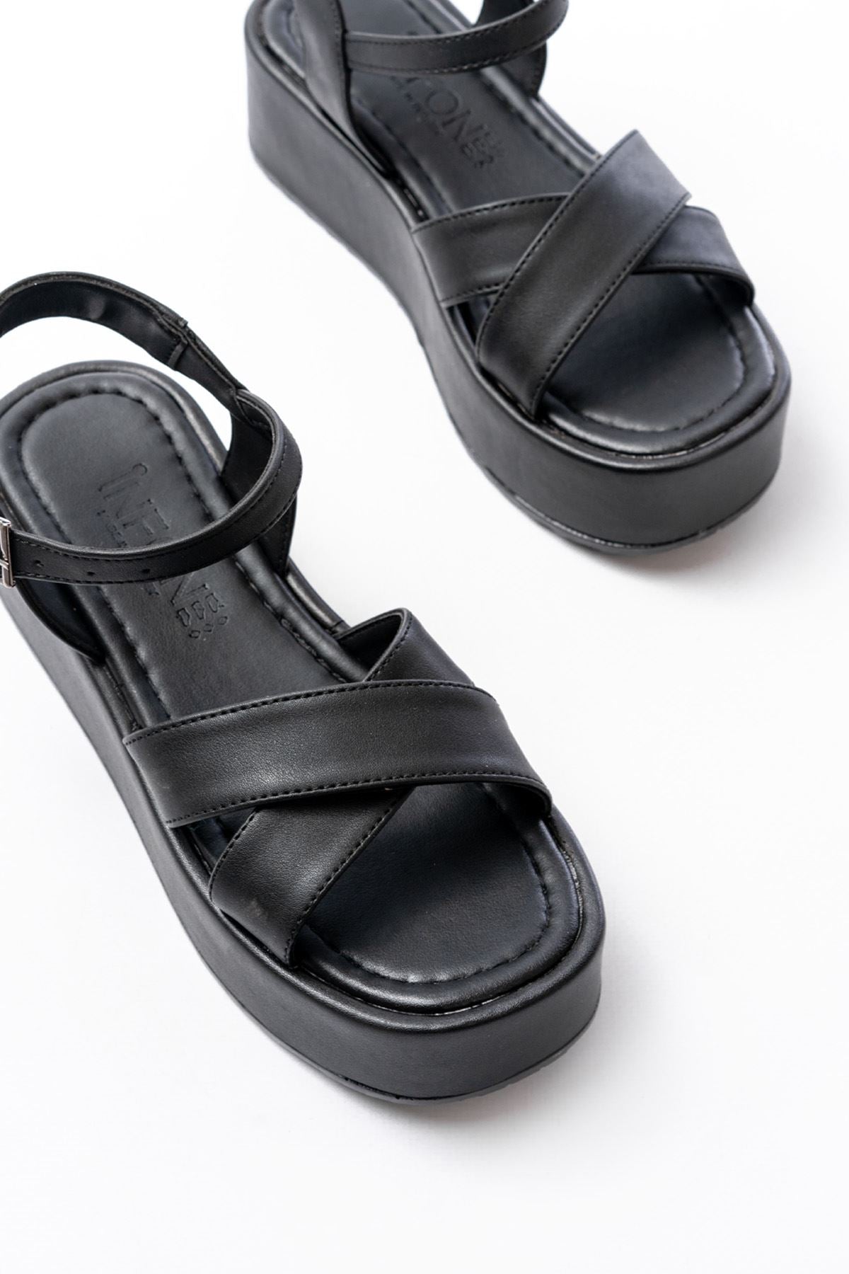 Ayakkabı Aşkı Siyah Günlük Çapraz Dolgu Topuk Kadın Sandalet