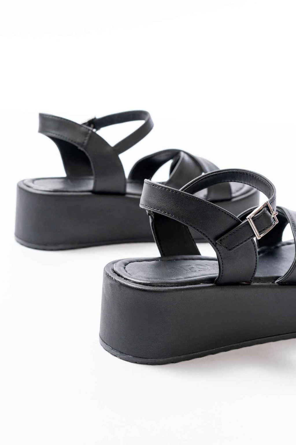 Ayakkabı Aşkı 861-1005 Siyah Günlük Çapraz Dolgu Topuk Kadın Sandalet