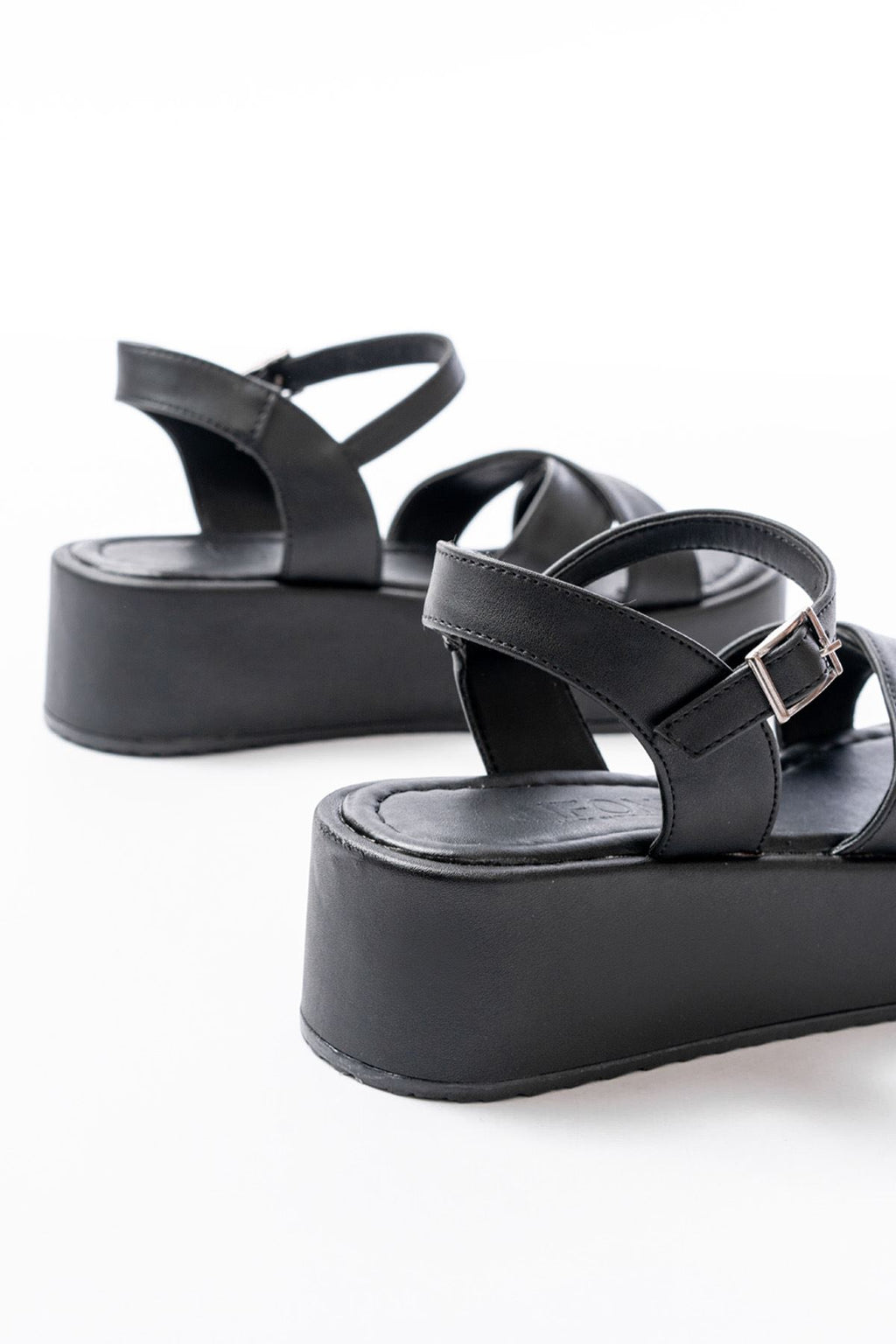 Ayakkabı Aşkı Siyah Günlük Çapraz Dolgu Topuk Kadın Sandalet