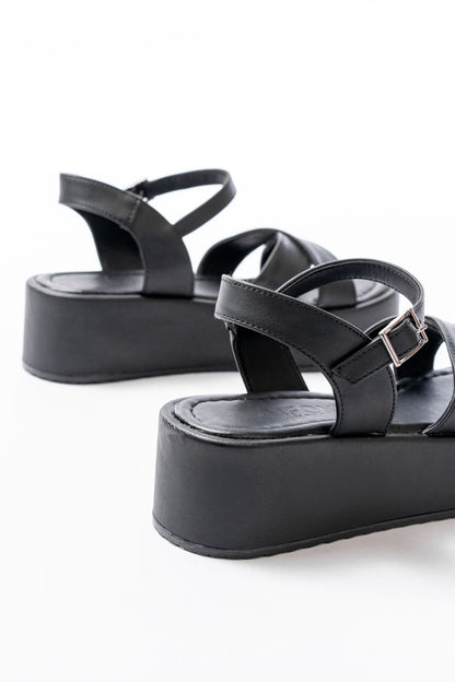 Ayakkabı Aşkı Siyah Günlük Çapraz Dolgu Topuk Kadın Sandalet
