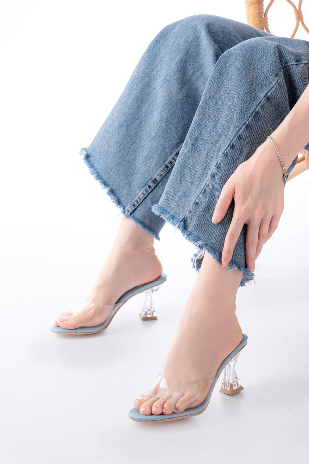 Ayakkabı Aşkı Bebe Mavi Rugan Şeffaf Bantlı Şeffaf Topuklu Yuvarlak Burunlu Kadın Terlik - Ayakkabı Aşkı