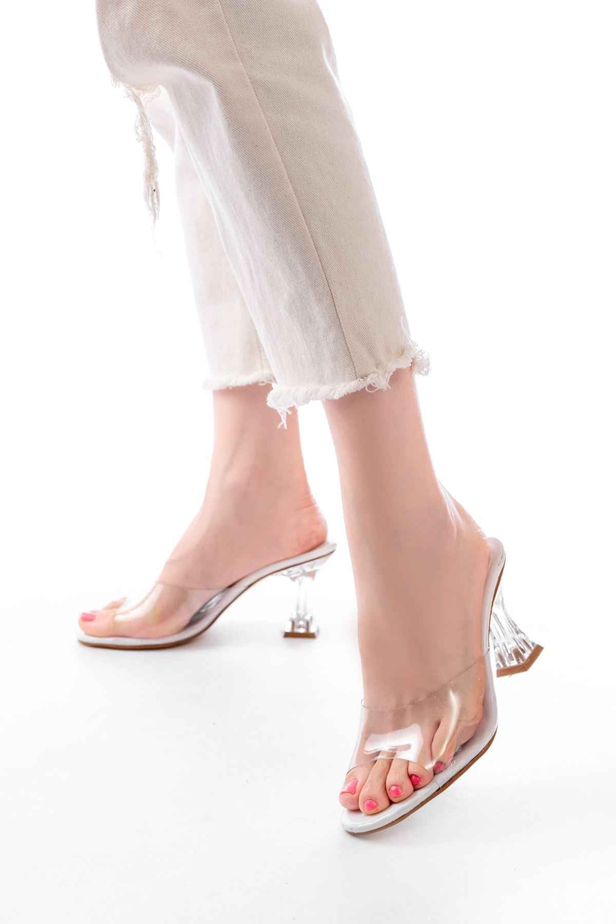 Ayakkabı Aşkı S-619 Beyaz Rugan Şeffaf Bantlı Şeffaf Topuklu Yuvarlak Burunlu Kadın Terlik