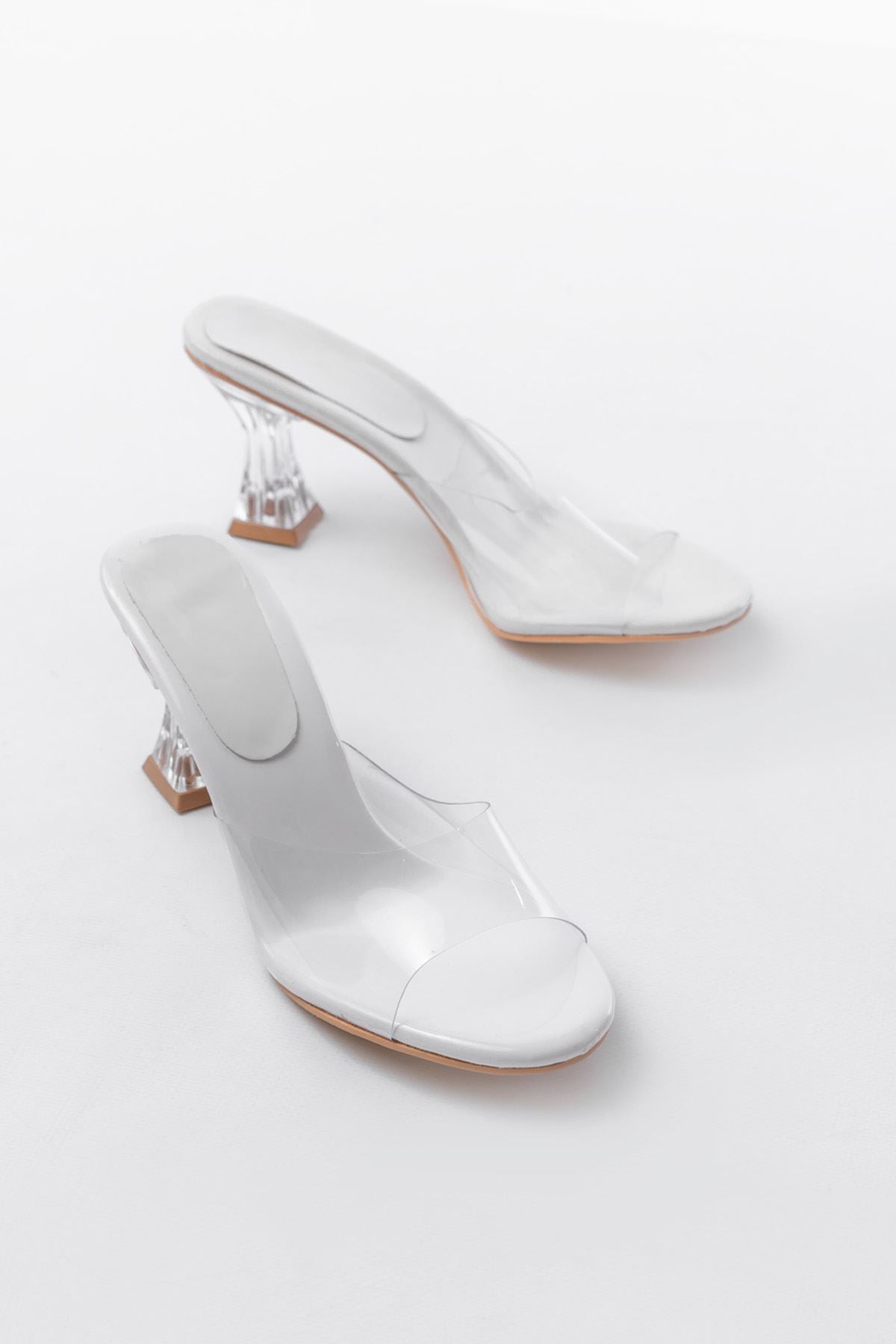 Ayakkabı Aşkı Beyaz Rugan Şeffaf Bantlı Şeffaf Topuklu Yuvarlak Burunlu Kadın Terlik