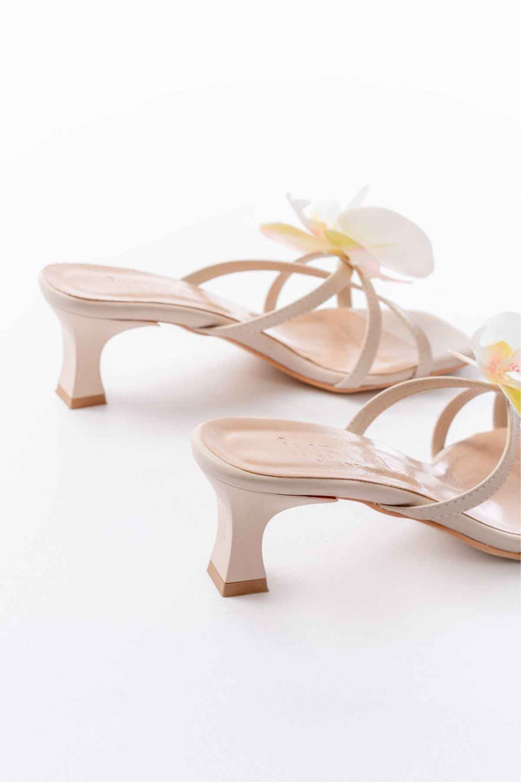 Ayakkabı Aşkı S-622 Bej Orkide Detaylı Ince Topuklu Kadın Terlik