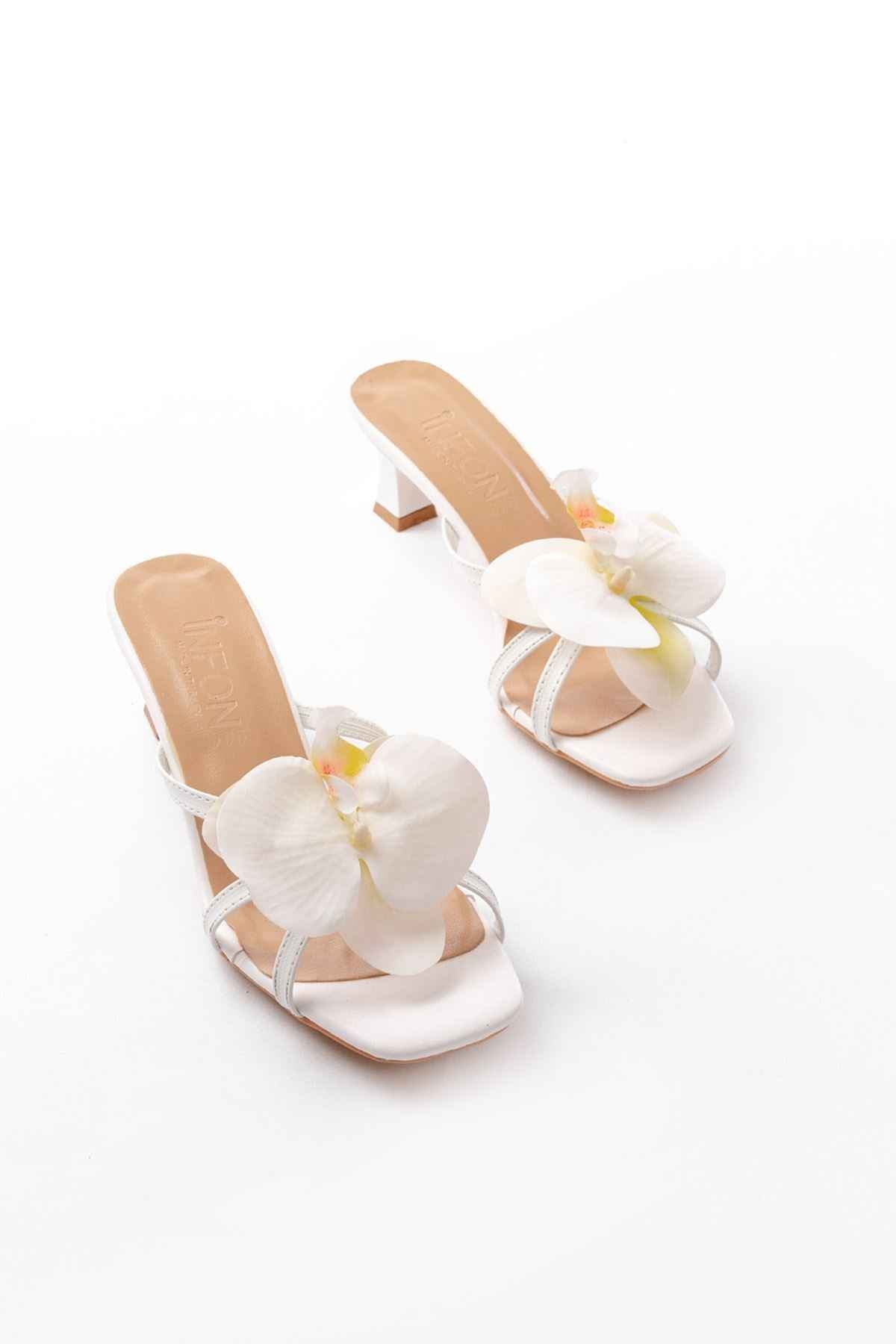Ayakkabı Aşkı S-622 Beyaz Orkide Detaylı Ince Topuklu Kadın Terlik