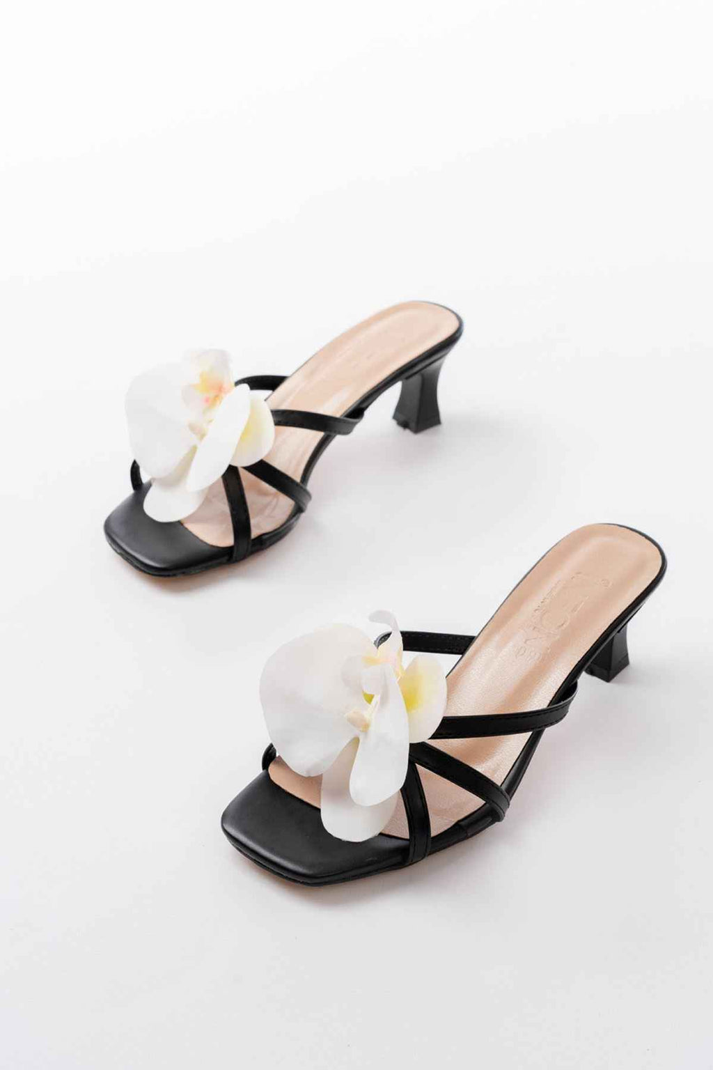 Ayakkabı Aşkı S-622 Siyah Orkide Detaylı Ince Topuklu Kadın Terlik