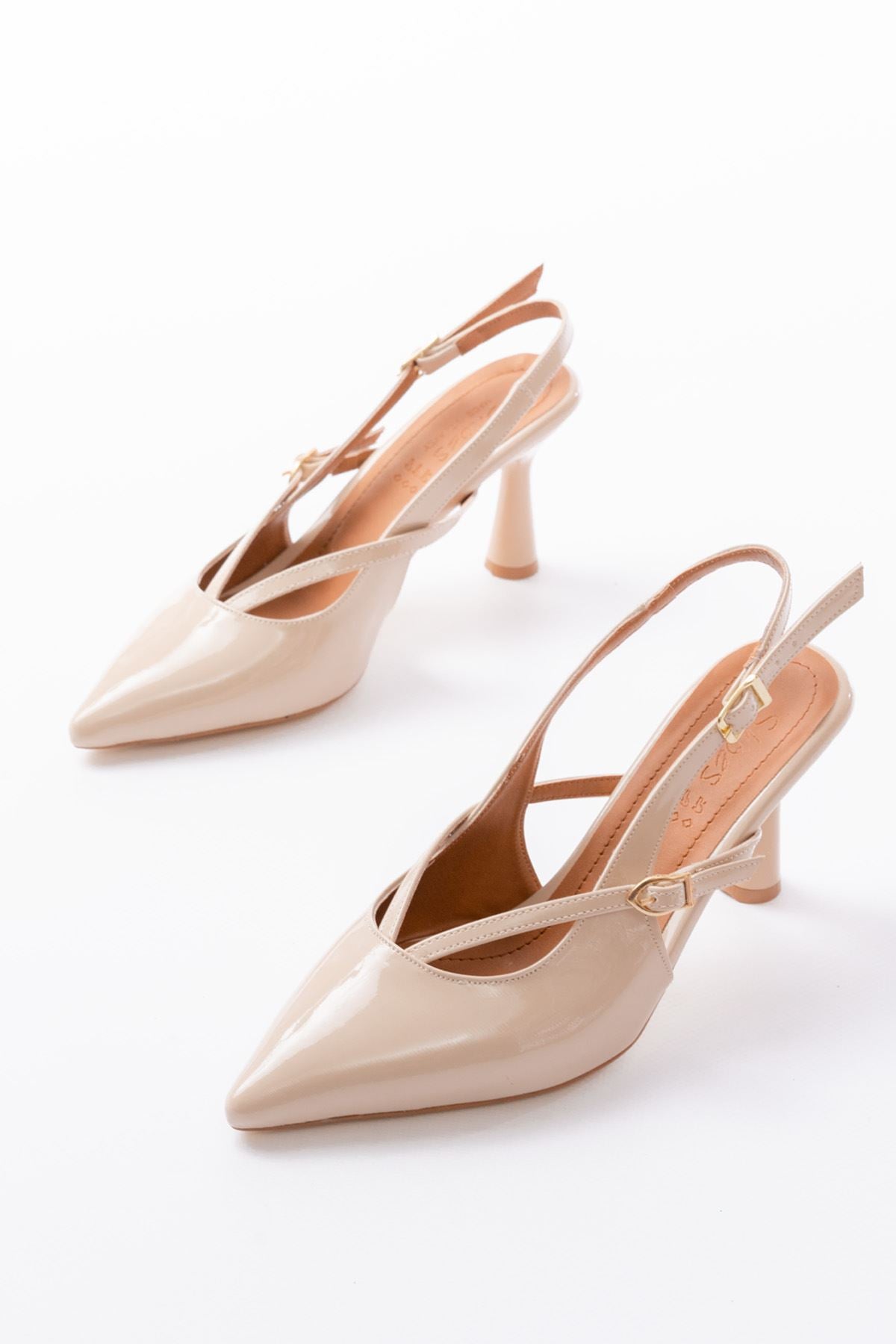 Ayakkabı Aşkı 4962 Bej Sivri Burun Tokalı Yuvarlak Topuk Kadın Sandalet