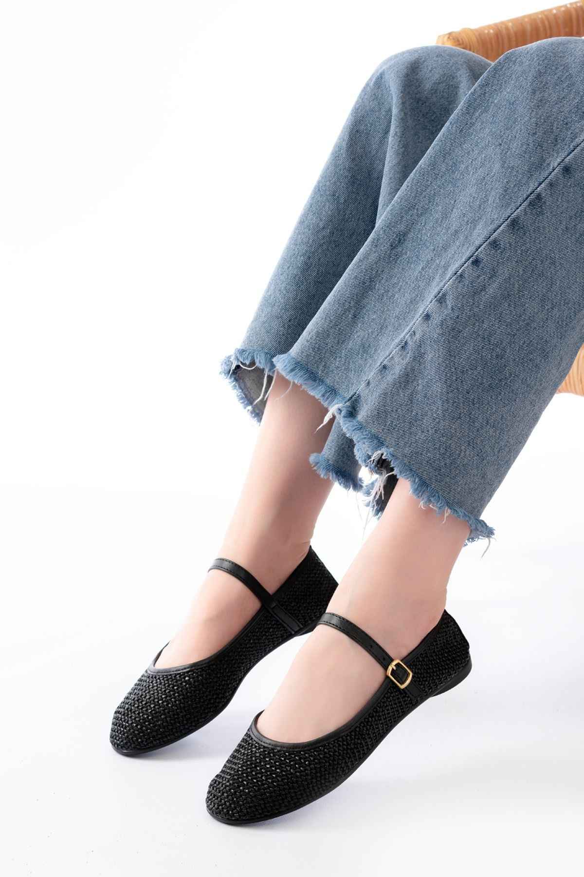 Ayakkabı Aşkı 7432 Siyah Fileli Toka Detaylı Günlük Kadın Babet