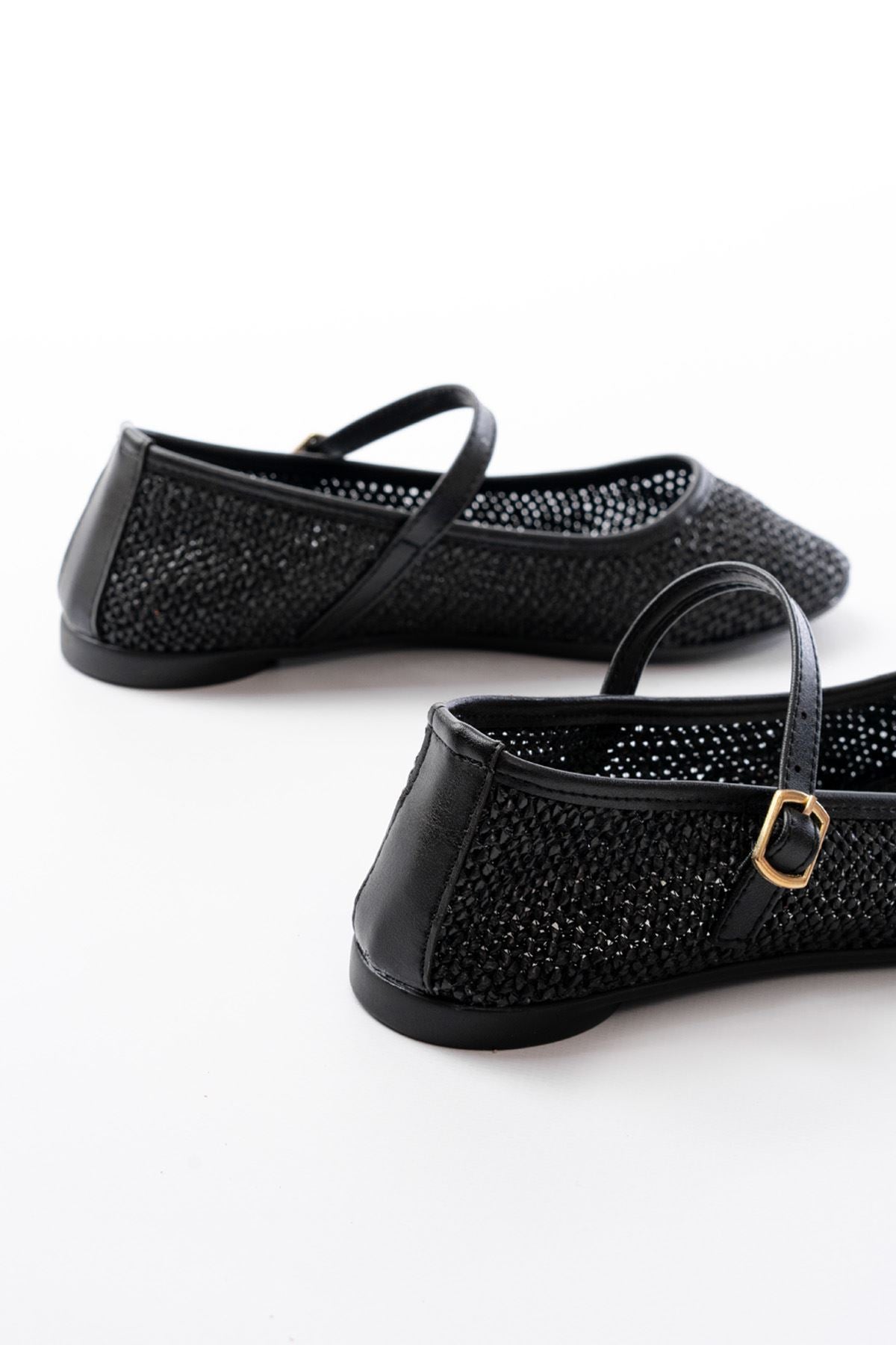 Ayakkabı Aşkı 7432 Siyah Fileli Toka Detaylı Günlük Kadın Babet - Ayakkabı Aşkı