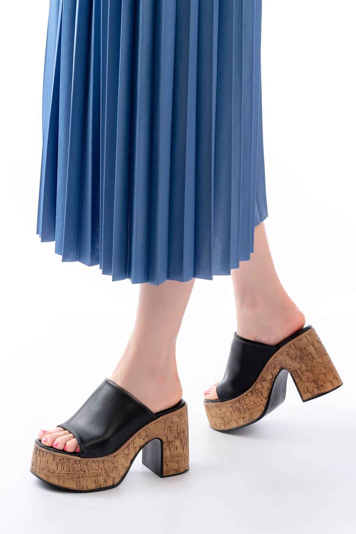 Ayakkabı Aşkı N-7308 Siyah Kalın Yüksek Taban Kadın Terlik