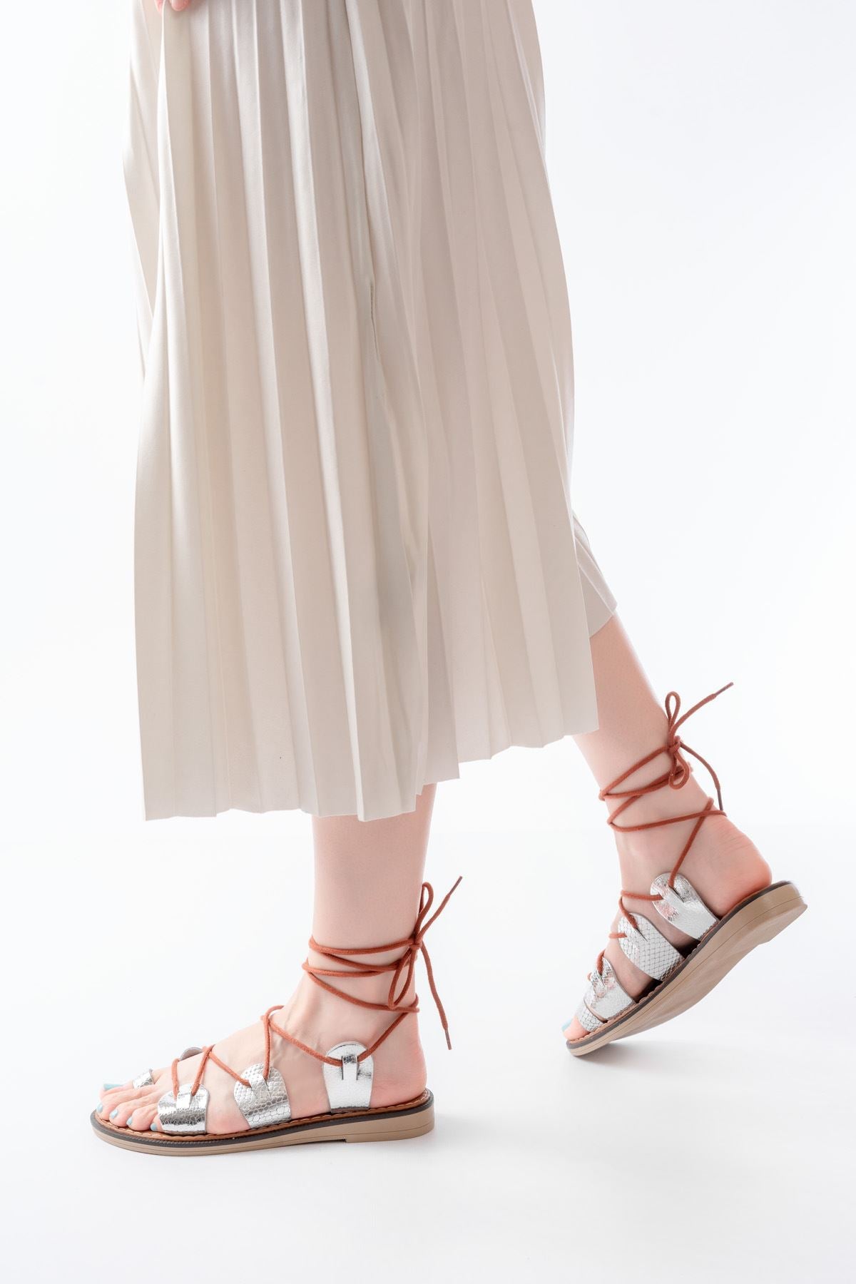 Ayakkabı Aşkı Gümüş Bilekten Bağlamalı Ortopedik Hakiki Deri Kadın Sandalet - Ayakkabı Aşkı