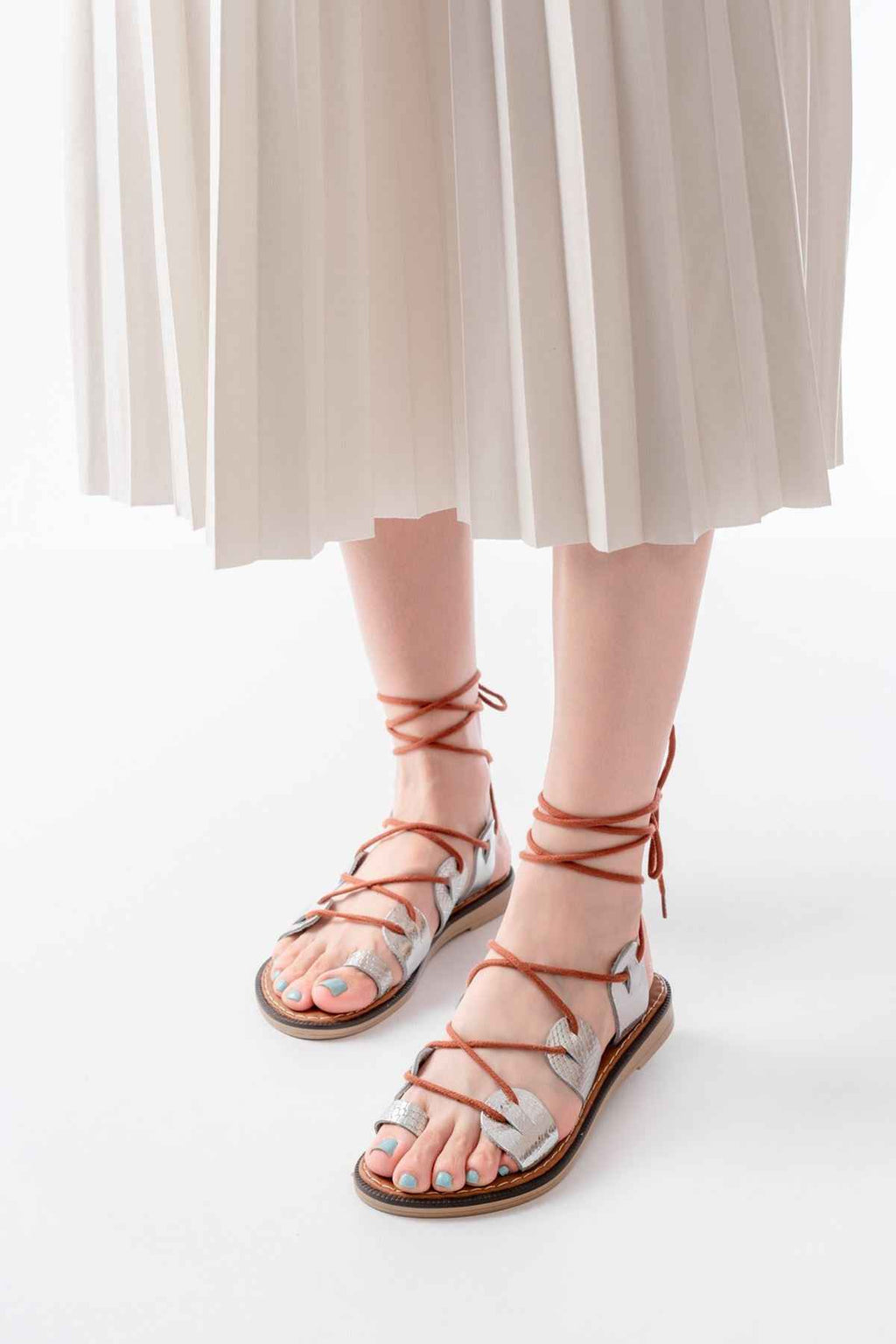 Ayakkabı Aşkı 205-01 Gümüş Bilekten Bağlamalı Ortopedik Hakiki Deri Kadın Sandalet