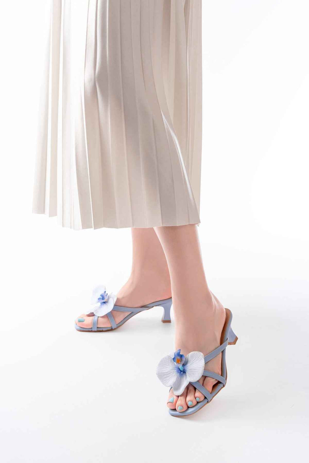 Ayakkabı Aşkı S-622 Bebe Mavi Orkide Detaylı Ince Topuklu Kadın Terlik