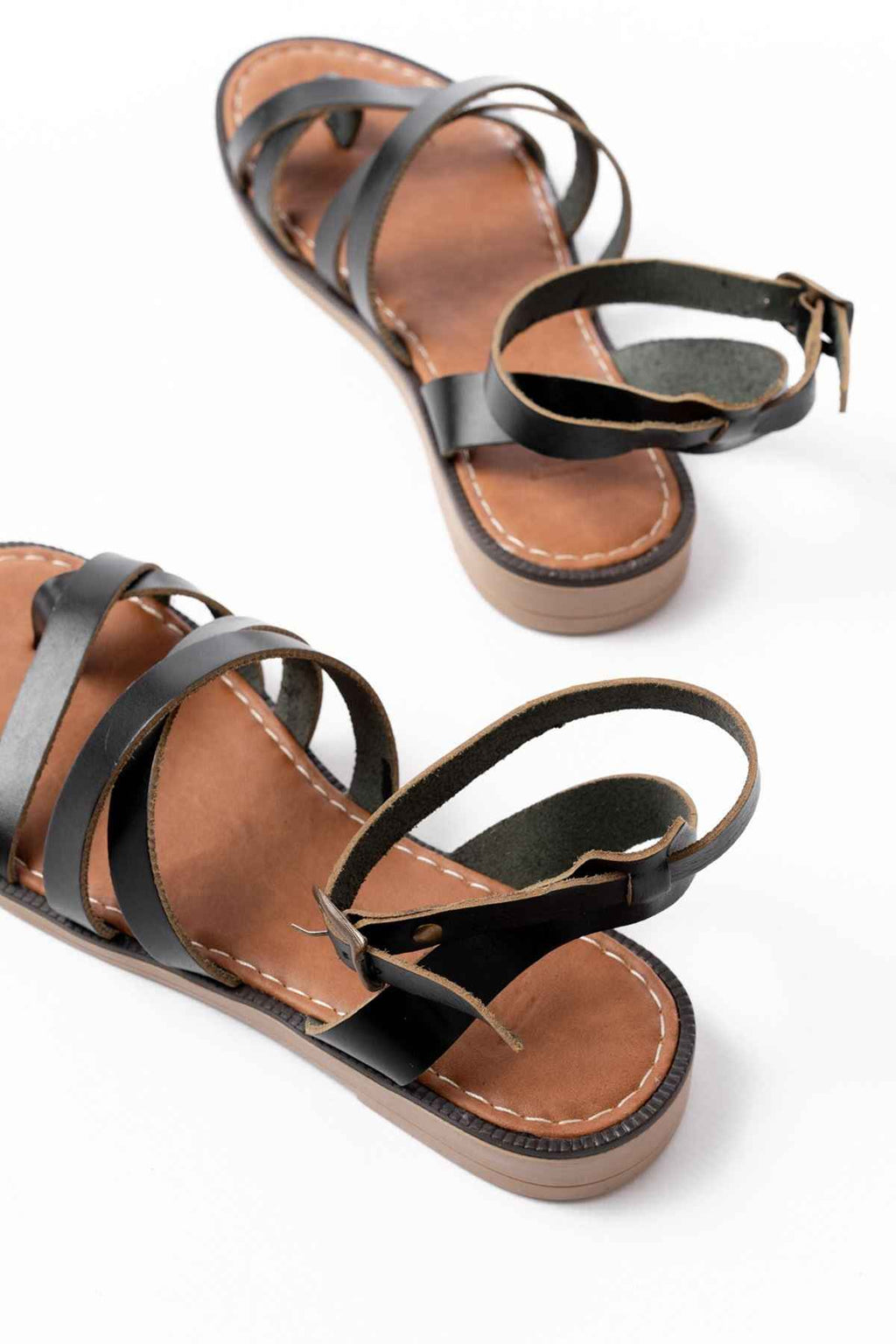 Ayakkabı Aşkı 205-209 Siyah Hakiki Deri Tokalı Parmak Arası Kadın Sandalet