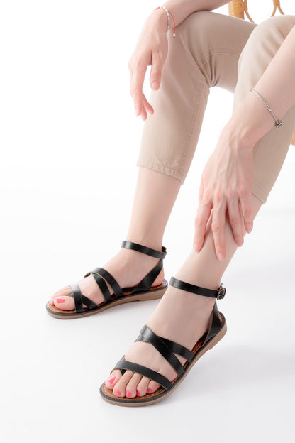 Ayakkabı Aşkı Siyah Hakiki Deri Tokalı Parmak Arası Kadın Sandalet