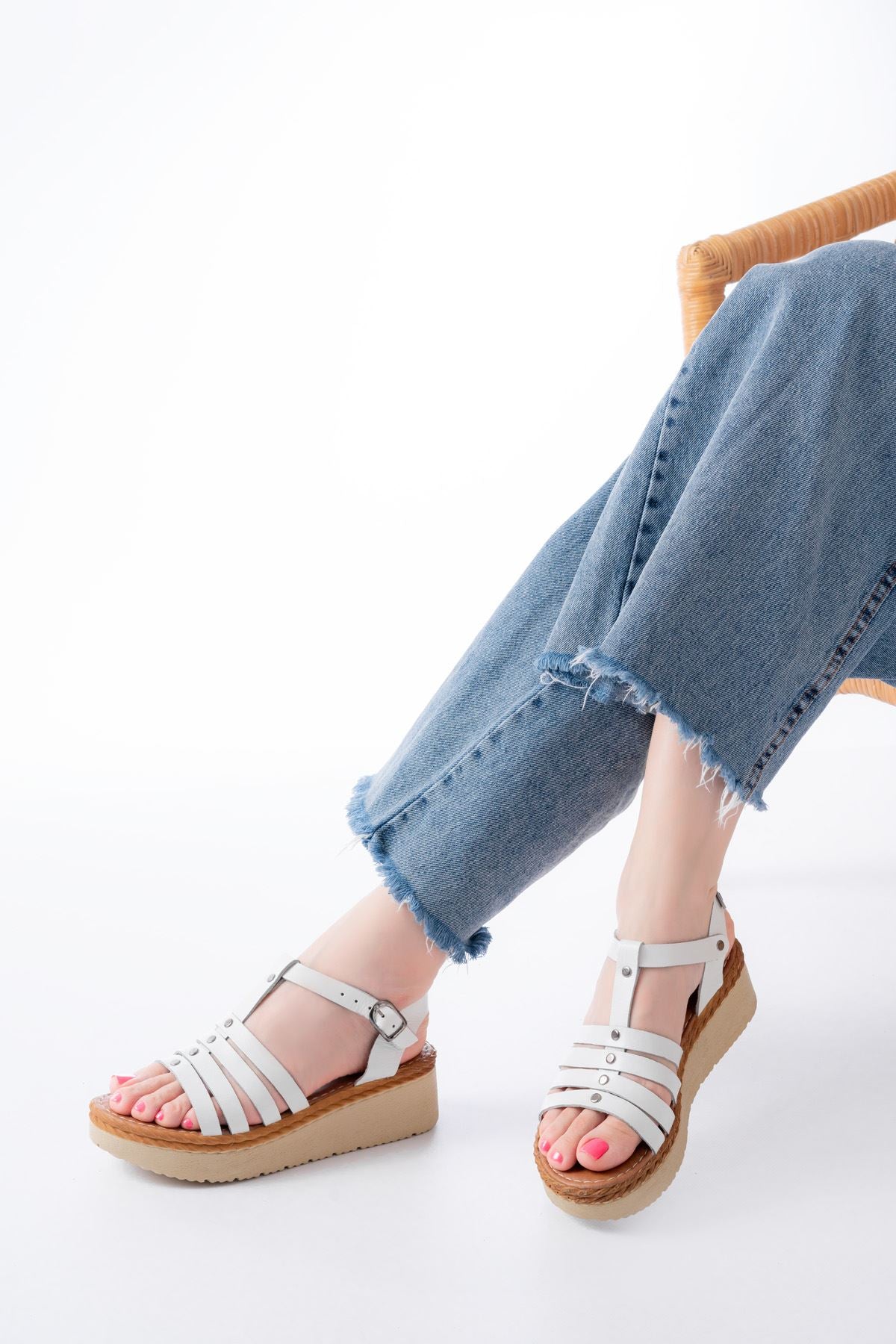 730-142 Beyaz Hakiki Deri Ortopedik Taban Kadın Sandalet - Beyaz