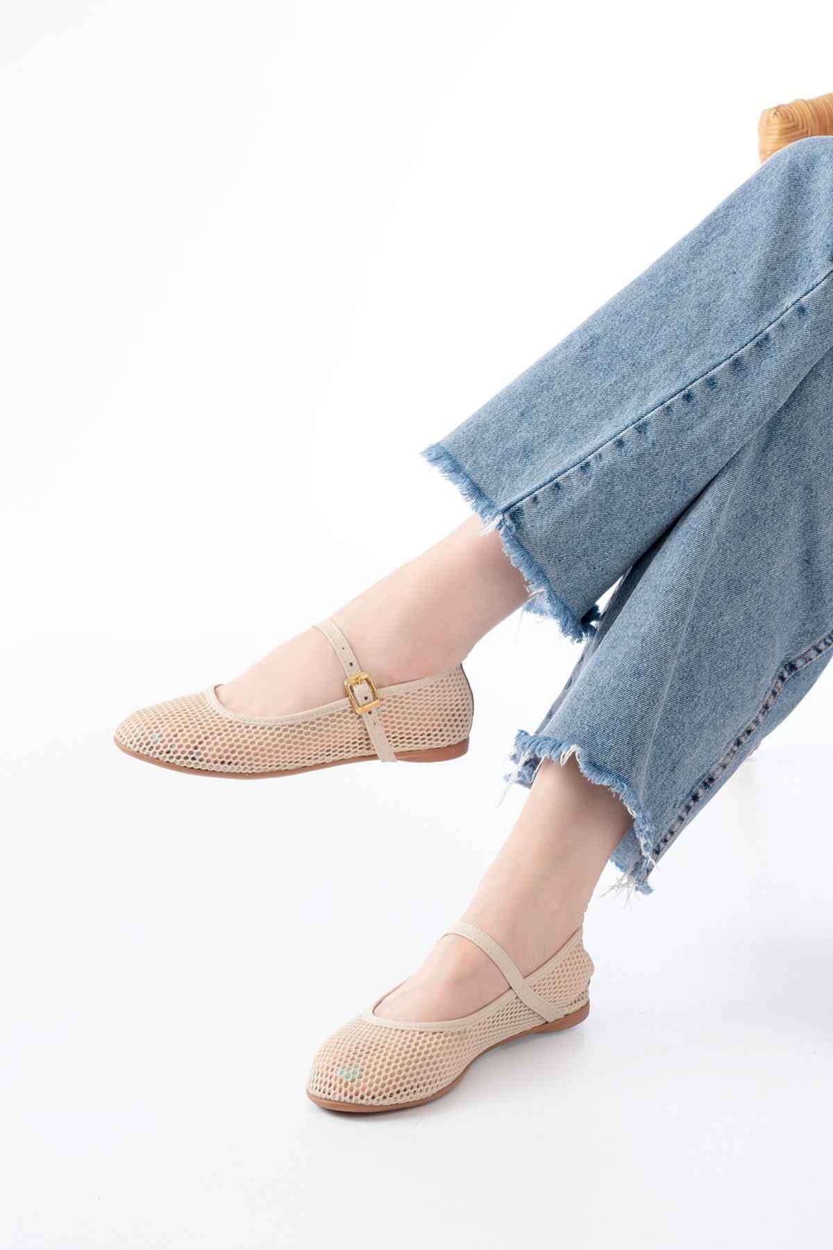 Ayakkabı Aşkı 6325 Bej Fileli Baret Toka Detaylı Günlük Kadın Babet