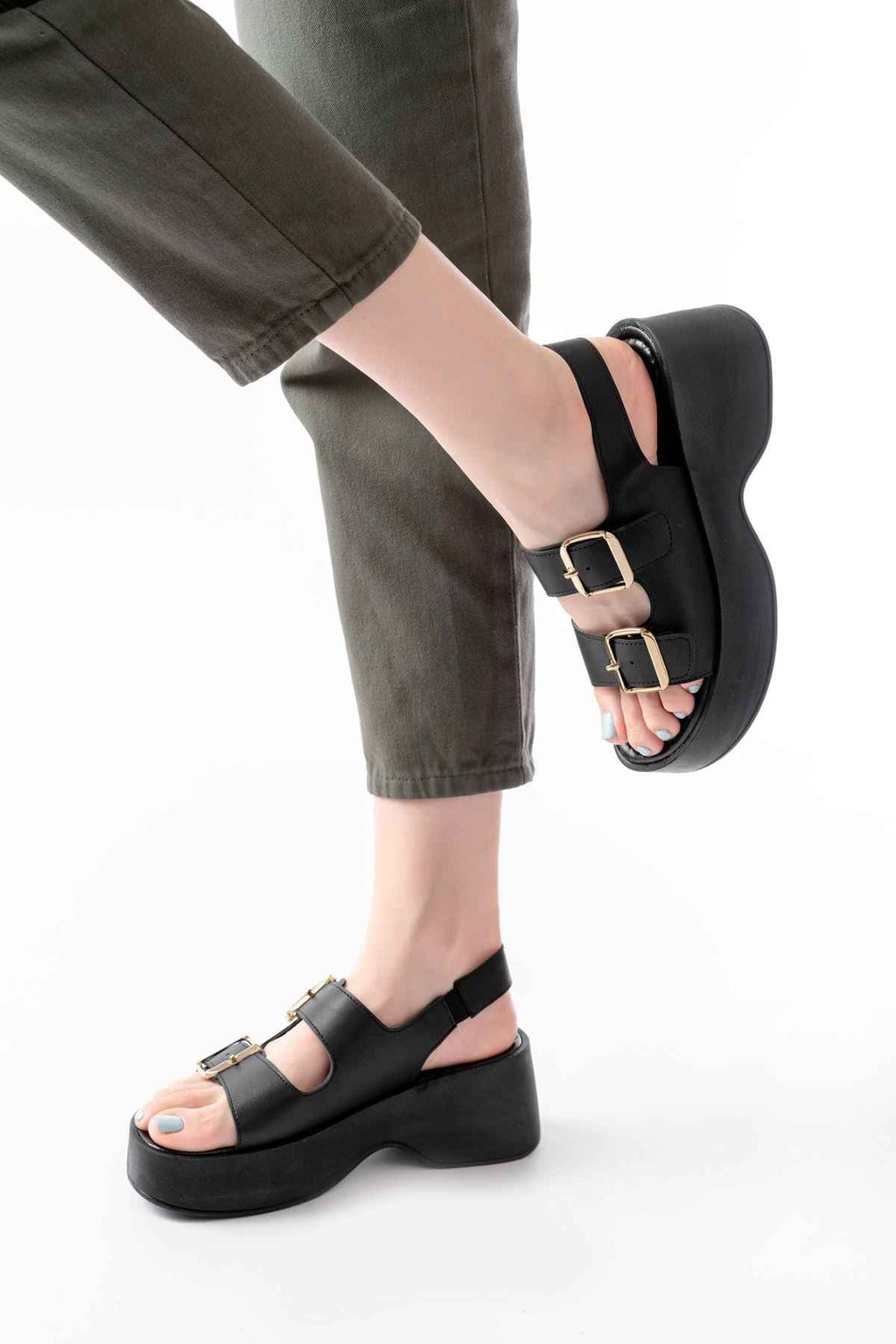 Ayakkabı Aşkı 24414-572 Siyah Tokalı  Günlük Dolgu Topuk Kadın Sandalet