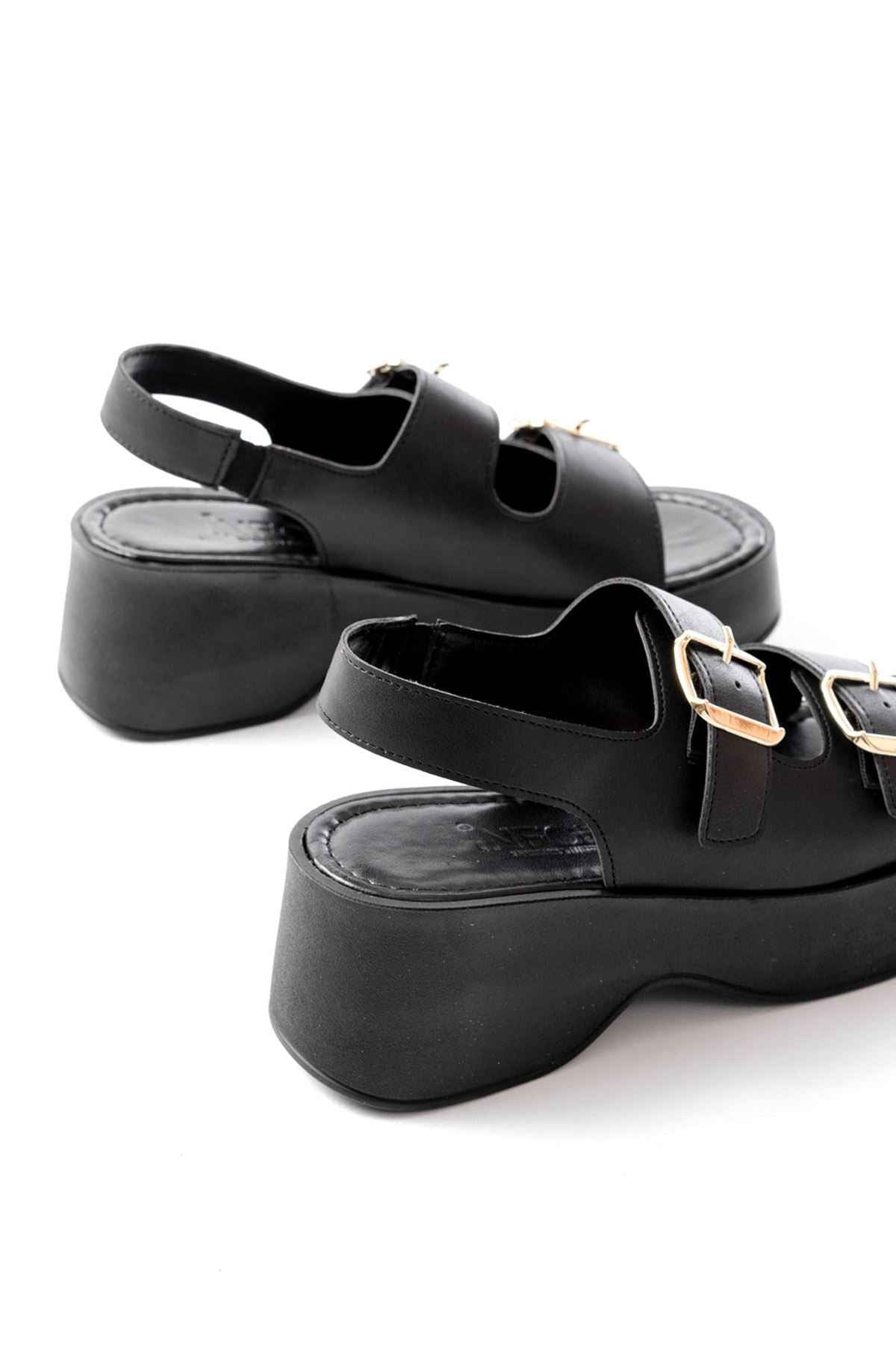 Ayakkabı Aşkı 24414-572 Siyah Tokalı  Günlük Dolgu Topuk Kadın Sandalet