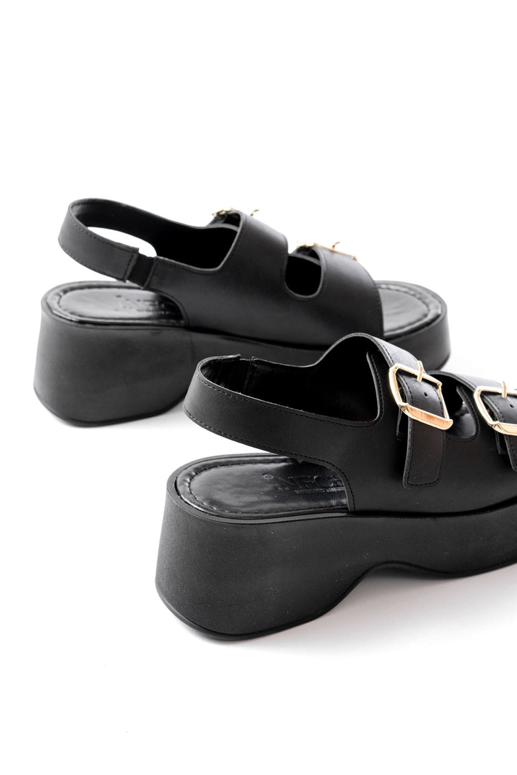 Ayakkabı Aşkı Siyah Tokalı Günlük Dolgu Topuk Kadın Sandalet