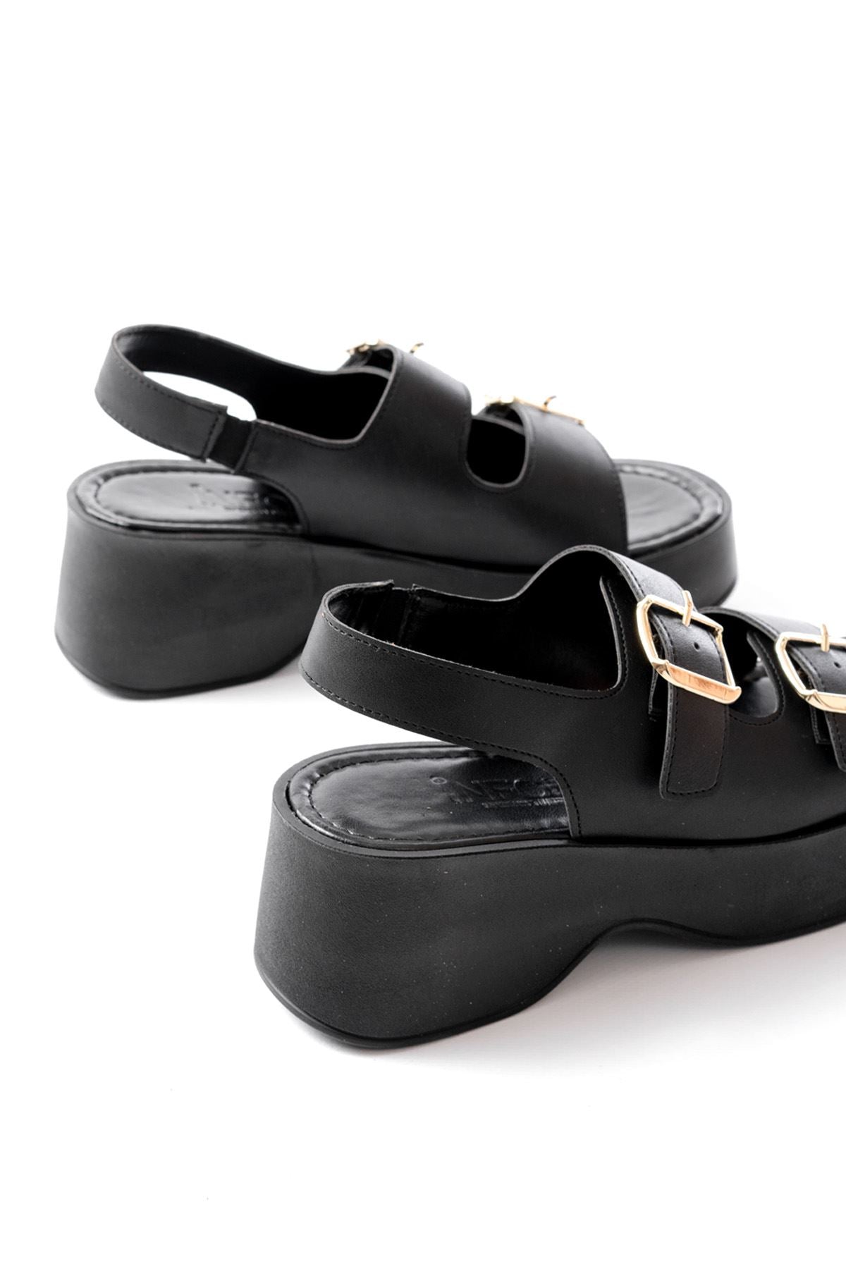 Ayakkabı Aşkı Siyah Tokalı Günlük Dolgu Topuk Kadın Sandalet